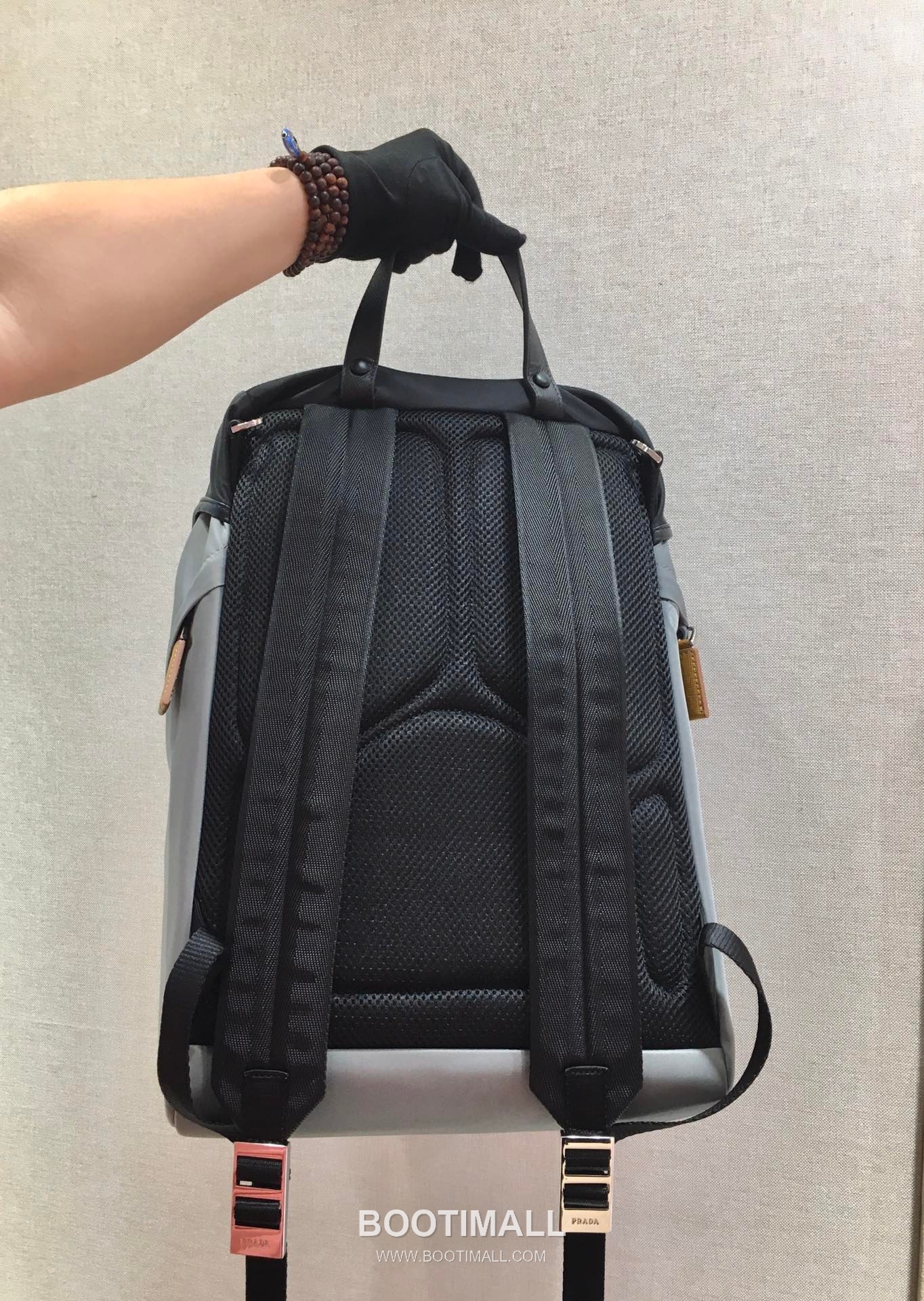 Prada Nylon Saffiano Leather Backpack with Multi Pocket and Triangle Logo 프라다 나일론 사피아노 레더 멀티포켓 삼각로고 백팩 2VZ135 27cm 3