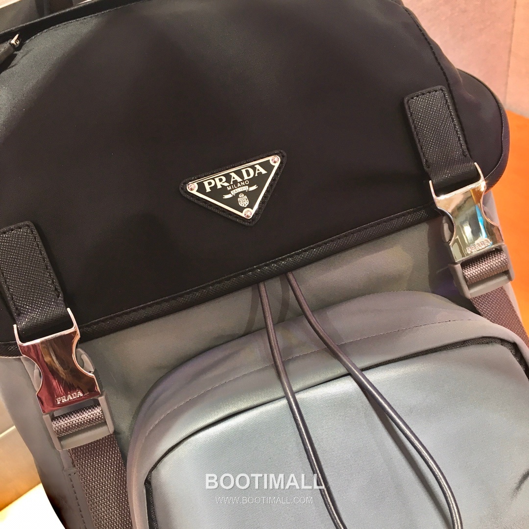 Prada Nylon Saffiano Leather Backpack with Multi Pocket and Triangle Logo 프라다 나일론 사피아노 레더 멀티포켓 삼각로고 백팩 2VZ135 27cm 6