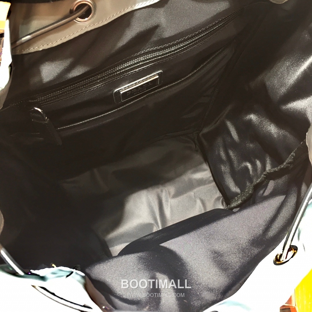 Prada Nylon Saffiano Leather Backpack with Multi Pocket and Triangle Logo 프라다 나일론 사피아노 레더 멀티포켓 삼각로고 백팩 2VZ135 27cm 9