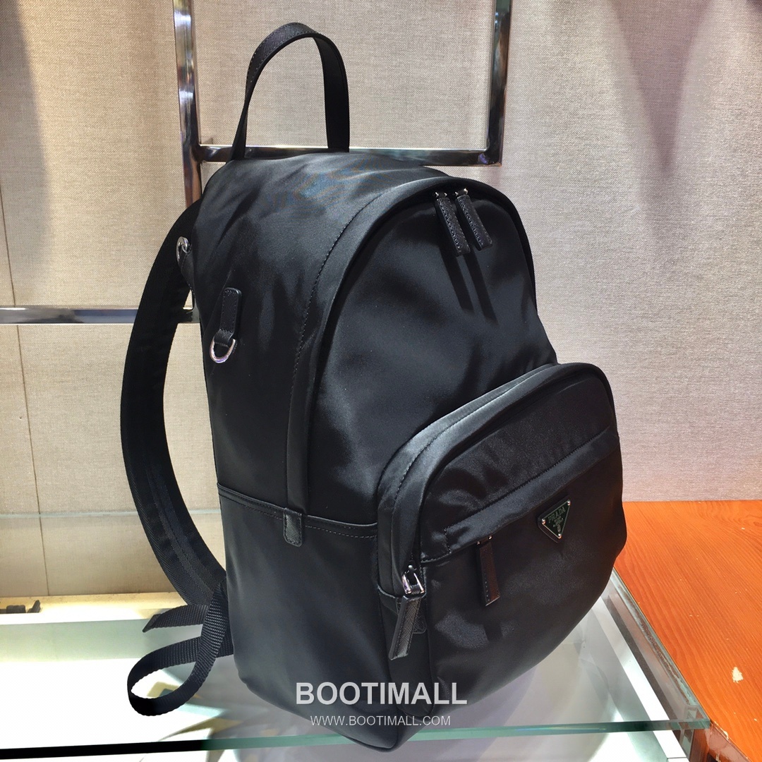 Prada Nylon Saffiano Leather Backpack with Multi Pocket and Brushed Hardware 프라다 나일론 사피아노 레더 멀티포켓 브러시드 하드웨어 백팩 2V066 29cm 4