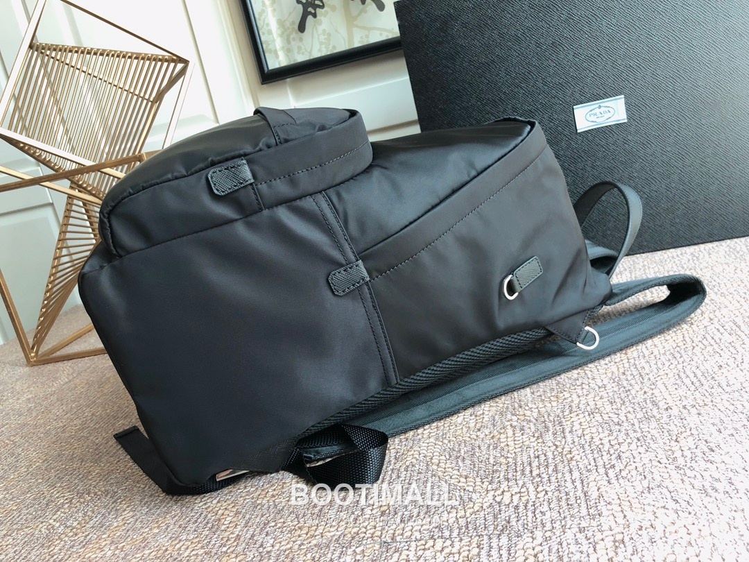 Prada Parachute Nylon Backpack with Multi Pocket and Minimal Design 프라다 패러슈트 나일론 멀티포켓 미니멀 백팩 2VL066 29cm 7