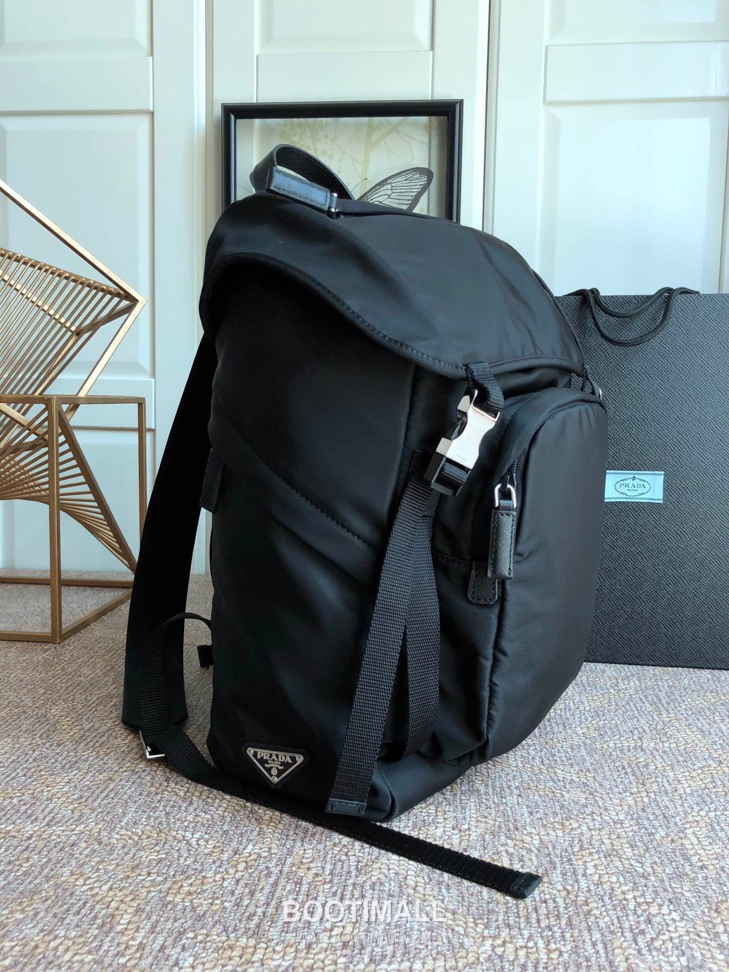 Prada Parachute Nylon Backpack with Buckle Pockets and Triangle Logo 프라다 패러슈트 나일론 버클 포켓 삼각로고 백팩 2VG0135 27cm 2