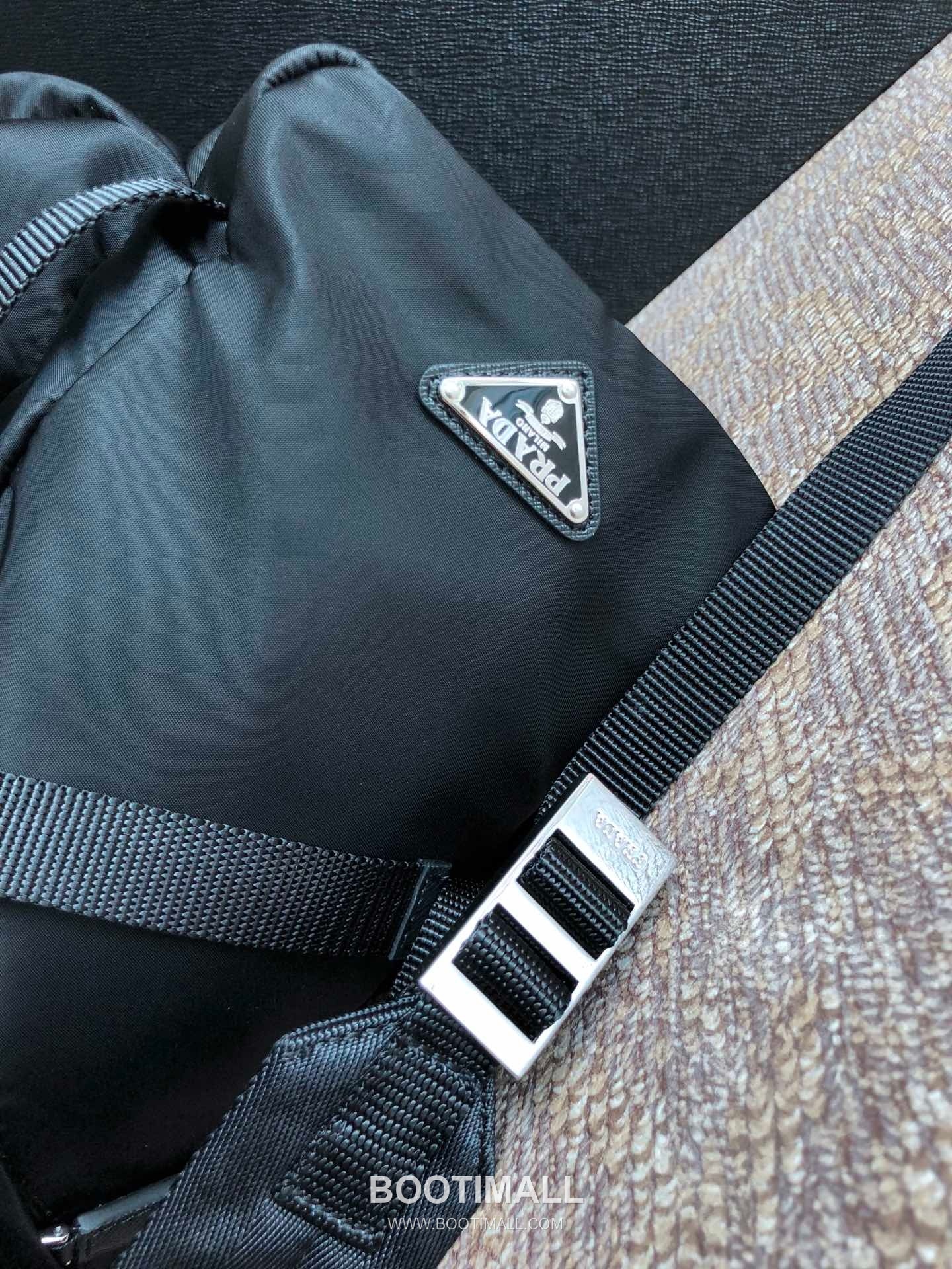 Prada Parachute Nylon Backpack with Buckle Pockets and Triangle Logo 프라다 패러슈트 나일론 버클 포켓 삼각로고 백팩 2VG0135 27cm 4