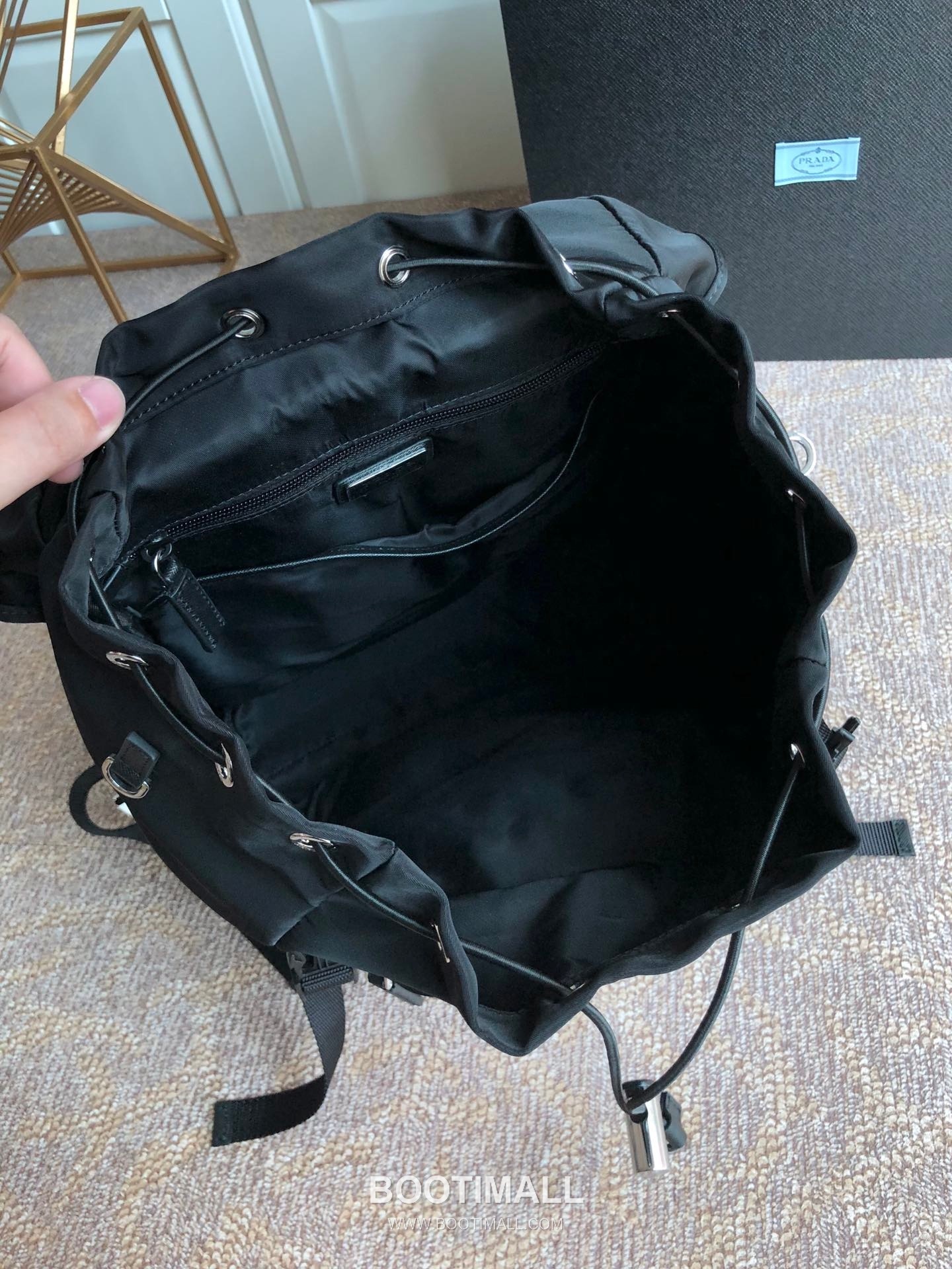 Prada Parachute Nylon Backpack with Buckle Pockets and Triangle Logo 프라다 패러슈트 나일론 버클 포켓 삼각로고 백팩 2VG0135 27cm 9
