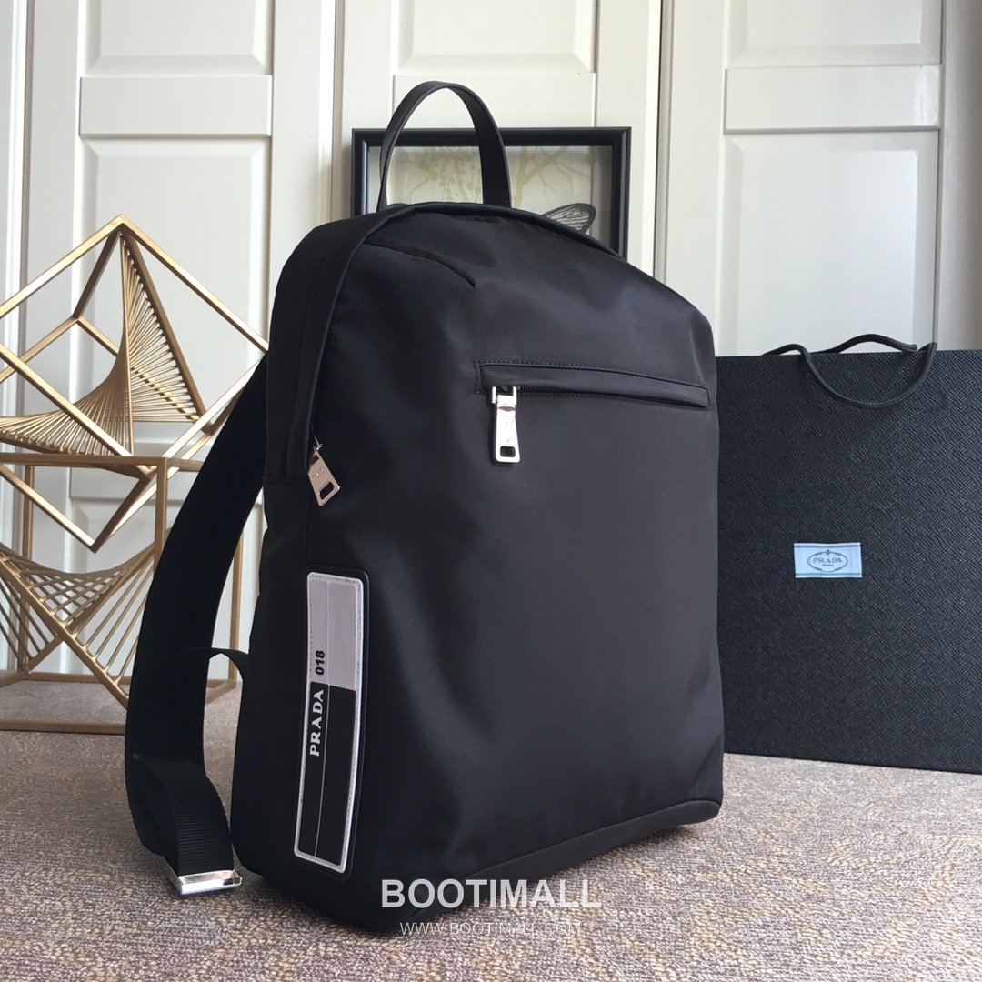 Prada Nylon Backpack with Leather Handle and Rubber Logo Detail 프라다 나일론 레더 핸들 러버로고 백팩 2VZ021 31cm 2