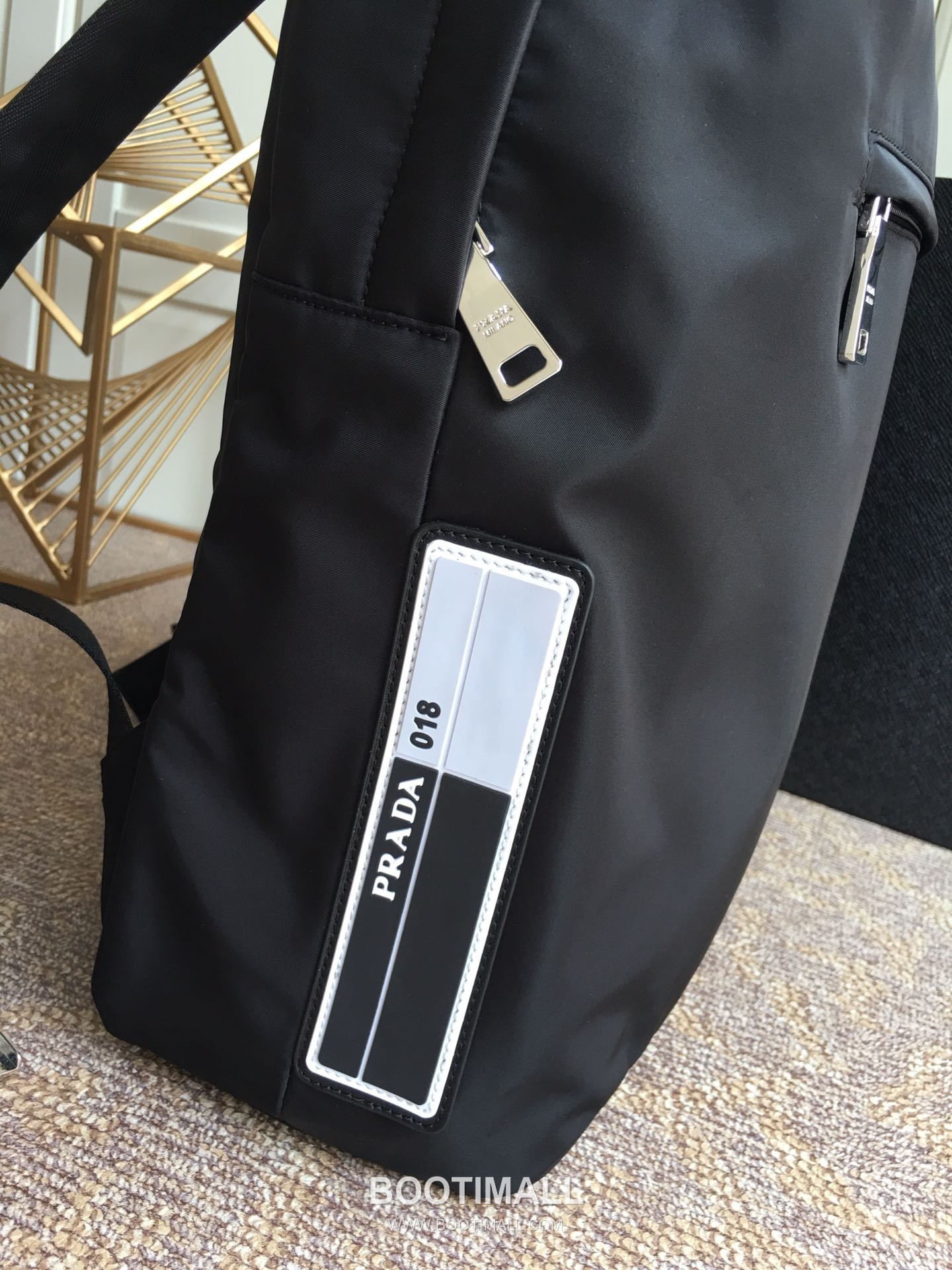Prada Nylon Backpack with Leather Handle and Rubber Logo Detail 프라다 나일론 레더 핸들 러버로고 백팩 2VZ021 31cm 3