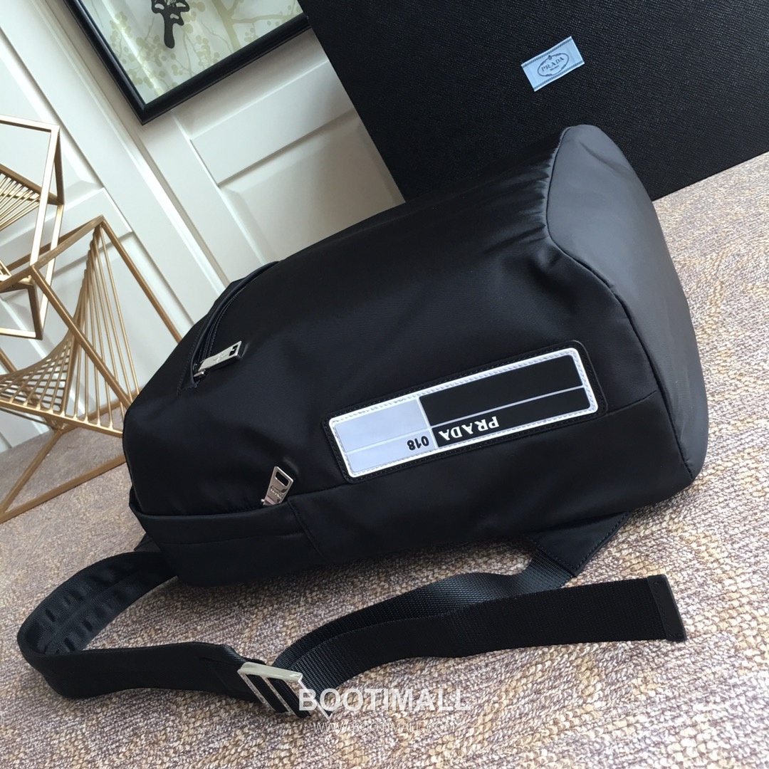 Prada Nylon Backpack with Leather Handle and Rubber Logo Detail 프라다 나일론 레더 핸들 러버로고 백팩 2VZ021 31cm 7