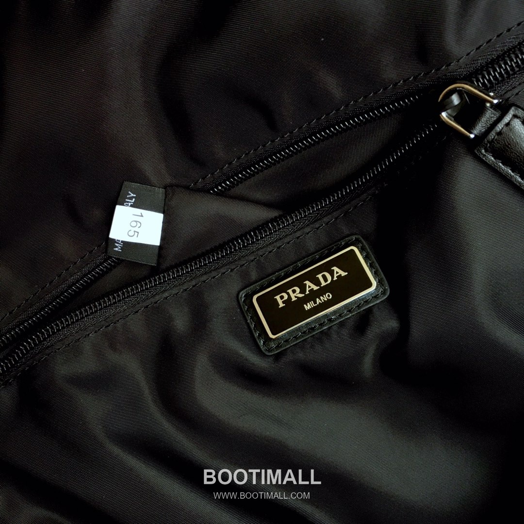 Prada Nylon Backpack with Leather Handle and Rubber Logo Detail 프라다 나일론 레더 핸들 러버로고 백팩 2VZ021 31cm 8