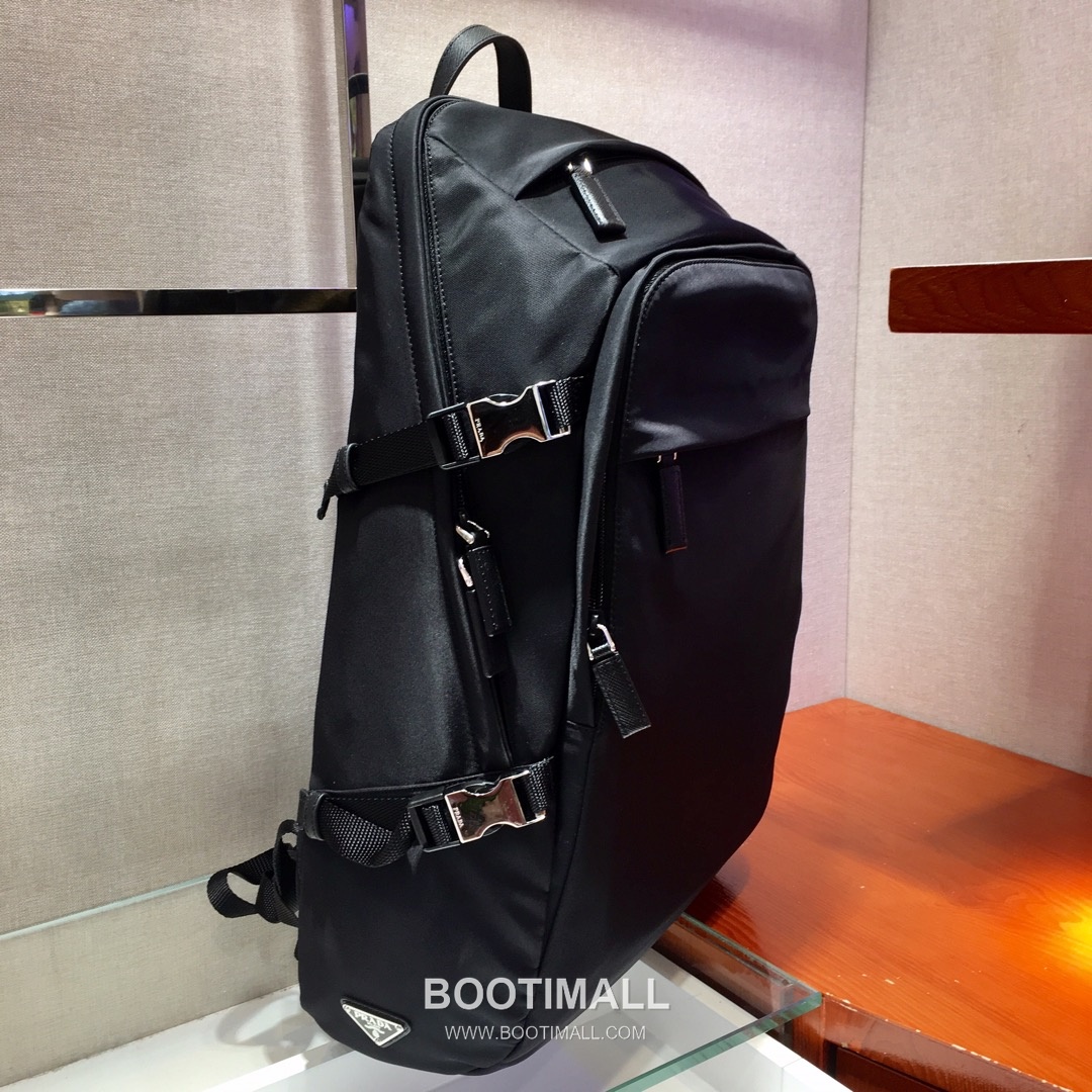 Prada Fabric Saffiano Leather Backpack with Multi Zip Pocket and Triangle Logo 프라다 패브릭 사피아노 레더 멀티 지퍼포켓 삼각로고 백팩 2VZ022 45cm 2