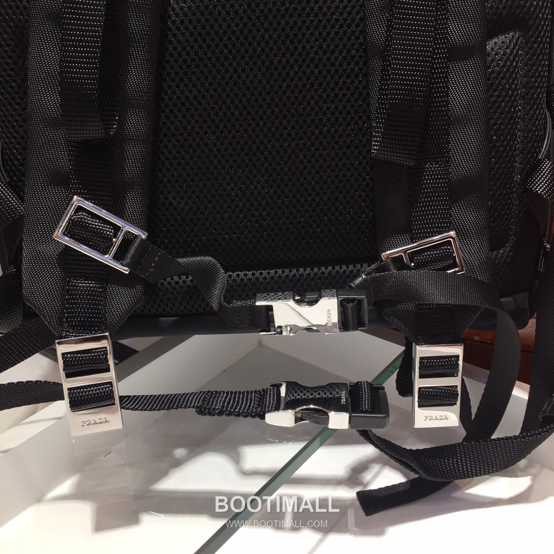 Prada Fabric Saffiano Leather Backpack with Multi Zip Pocket and Triangle Logo 프라다 패브릭 사피아노 레더 멀티 지퍼포켓 삼각로고 백팩 2VZ022 45cm 5