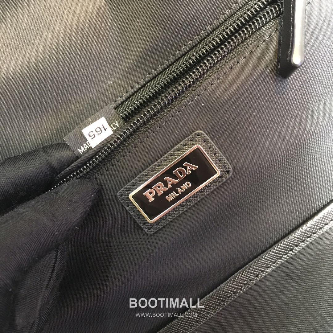 Prada Fabric Saffiano Leather Backpack with Multi Zip Pocket and Triangle Logo 프라다 패브릭 사피아노 레더 멀티 지퍼포켓 삼각로고 백팩 2VZ022 45cm 9