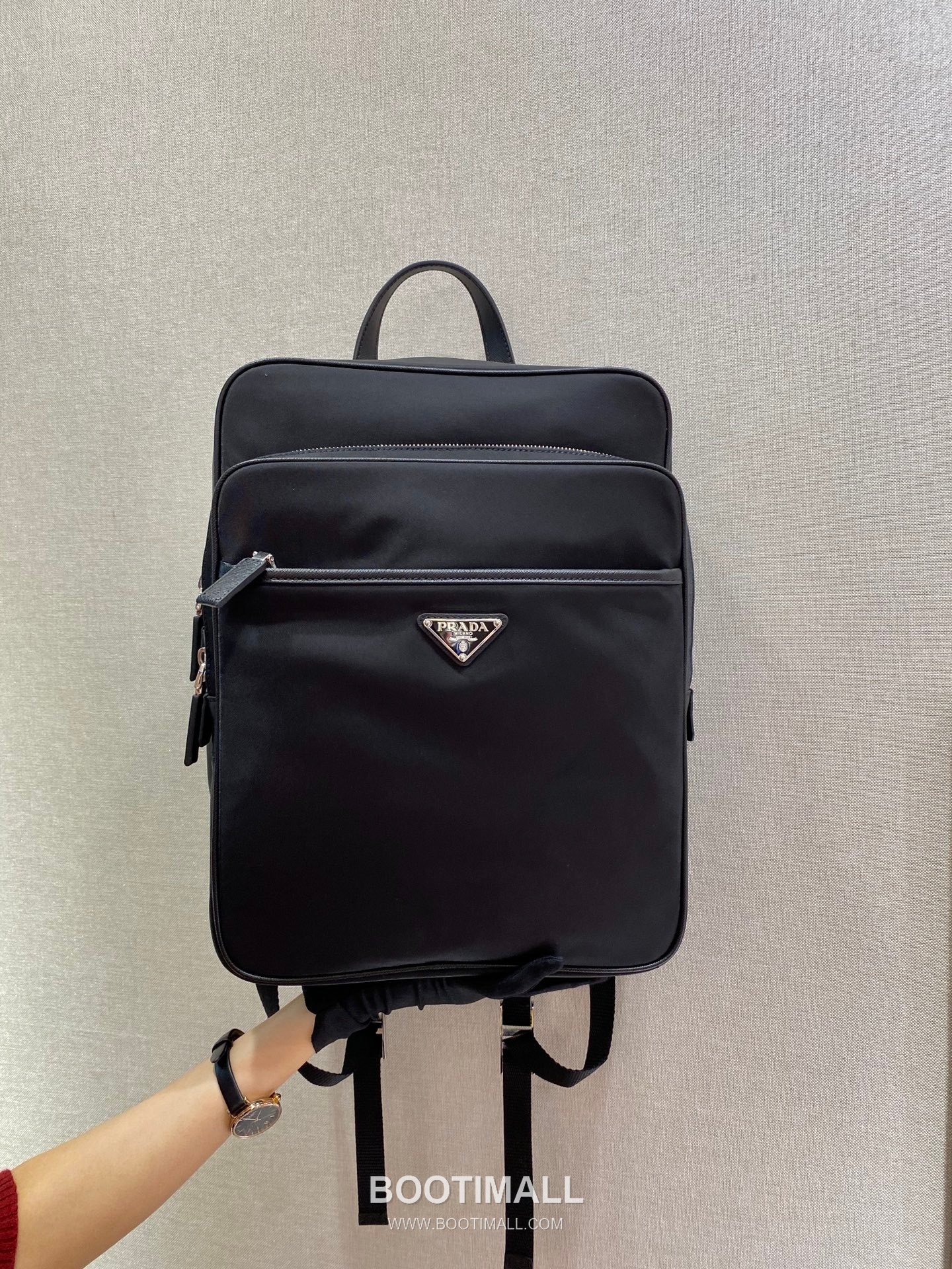 Prada Nylon Saffiano Leather Backpack with Multi Zip Pockets and Triangle Logo 프라다 나일론 사피아노 레더 멀티 지퍼포켓 삼각로고 백팩 2VZ064 26cm 1