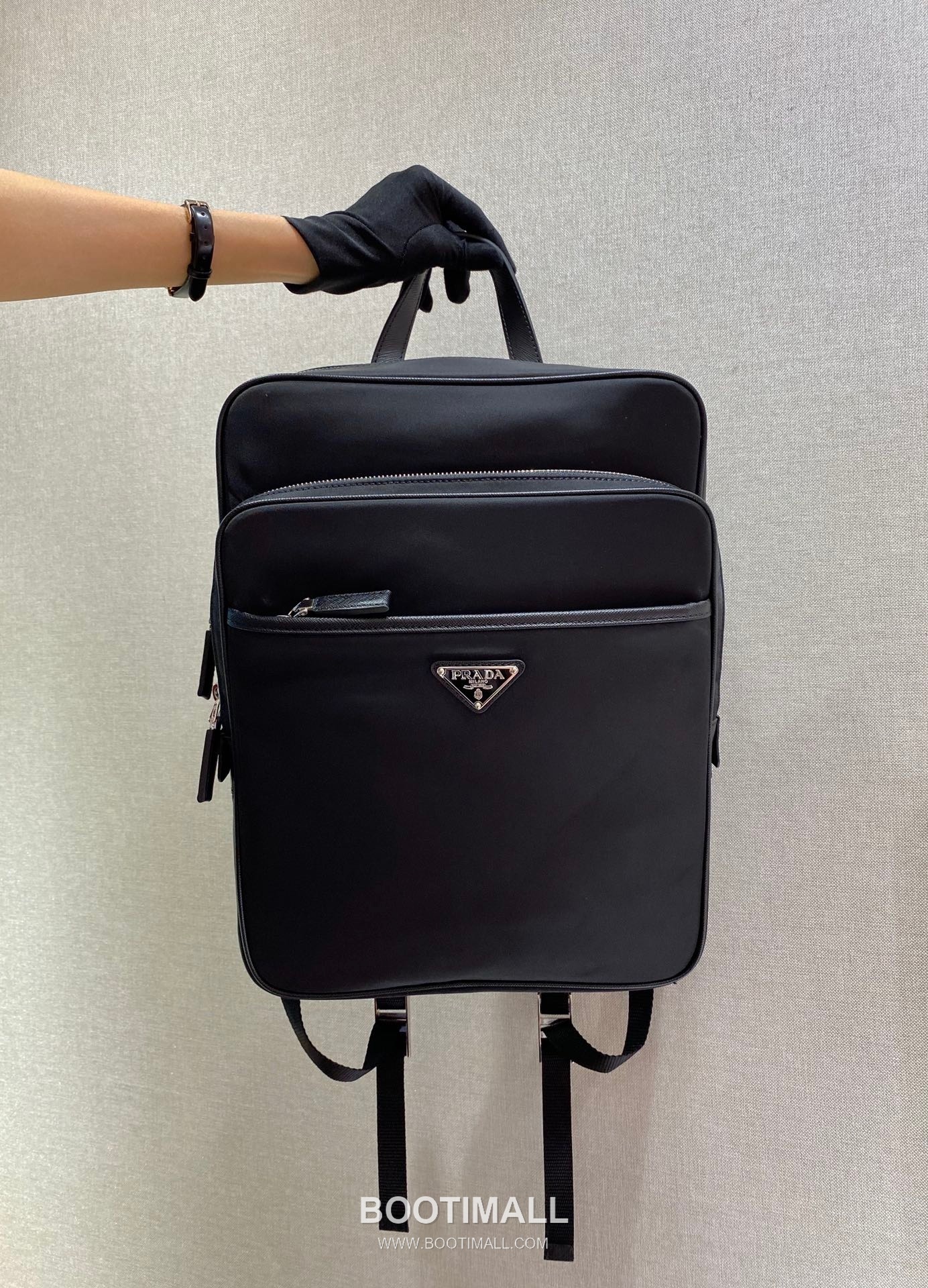 Prada Nylon Saffiano Leather Backpack with Multi Zip Pockets and Triangle Logo 프라다 나일론 사피아노 레더 멀티 지퍼포켓 삼각로고 백팩 2VZ064 26cm 2