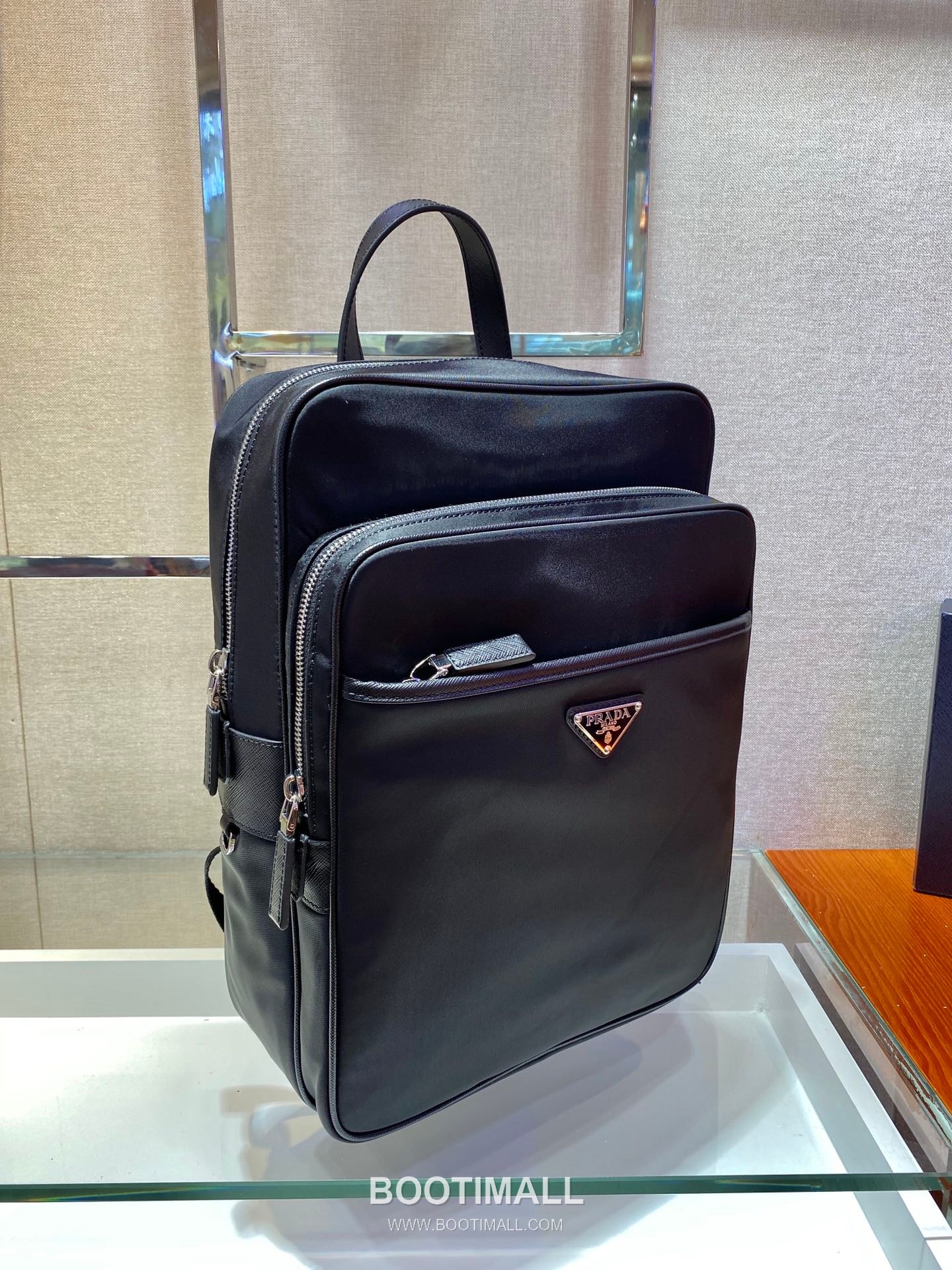 Prada Nylon Saffiano Leather Backpack with Multi Zip Pockets and Triangle Logo 프라다 나일론 사피아노 레더 멀티 지퍼포켓 삼각로고 백팩 2VZ064 26cm 4