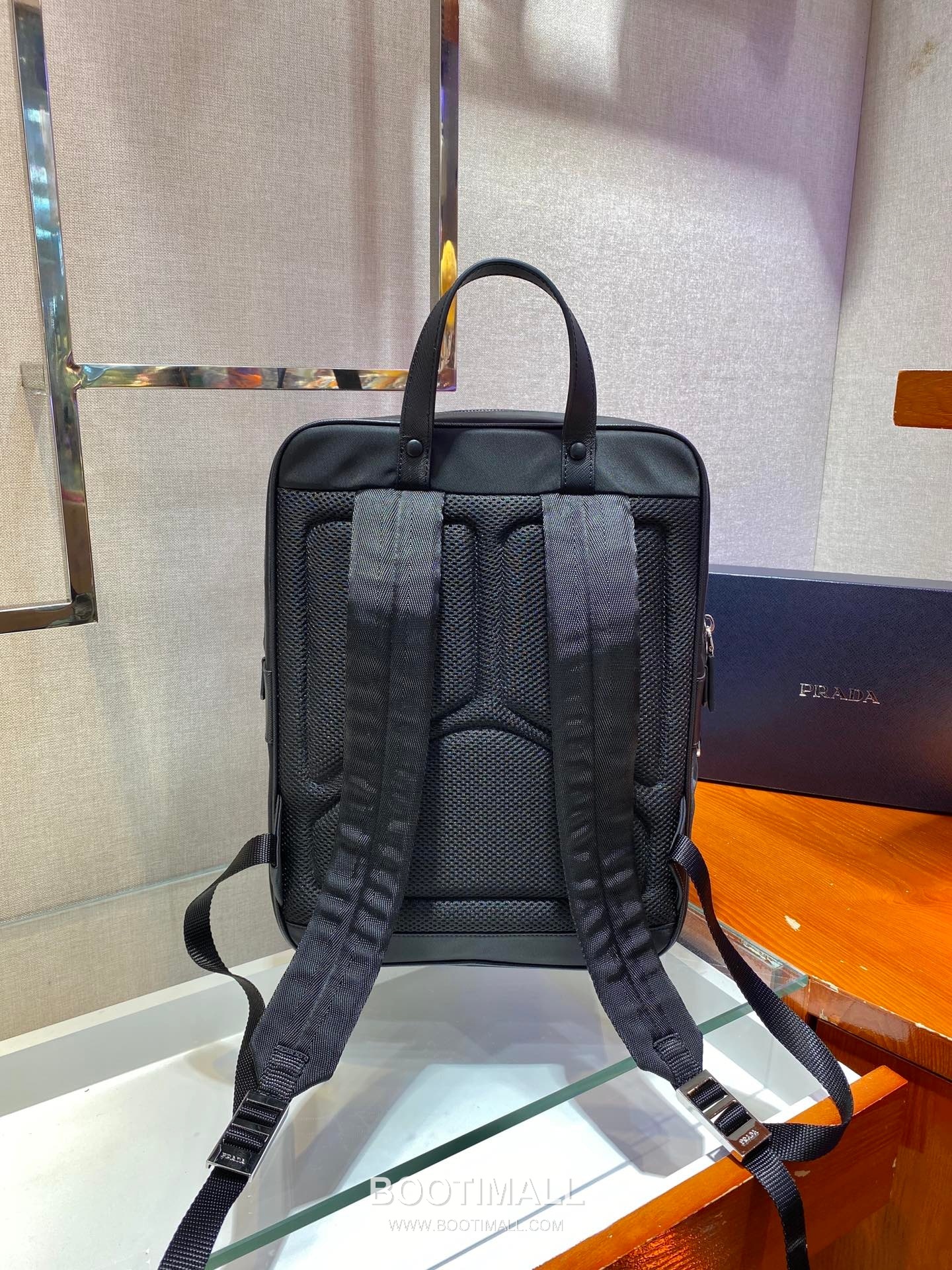 Prada Nylon Saffiano Leather Backpack with Multi Zip Pockets and Triangle Logo 프라다 나일론 사피아노 레더 멀티 지퍼포켓 삼각로고 백팩 2VZ064 26cm 5