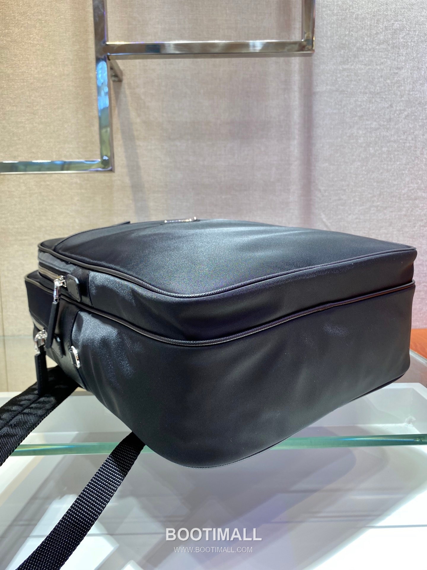 Prada Nylon Saffiano Leather Backpack with Multi Zip Pockets and Triangle Logo 프라다 나일론 사피아노 레더 멀티 지퍼포켓 삼각로고 백팩 2VZ064 26cm 7