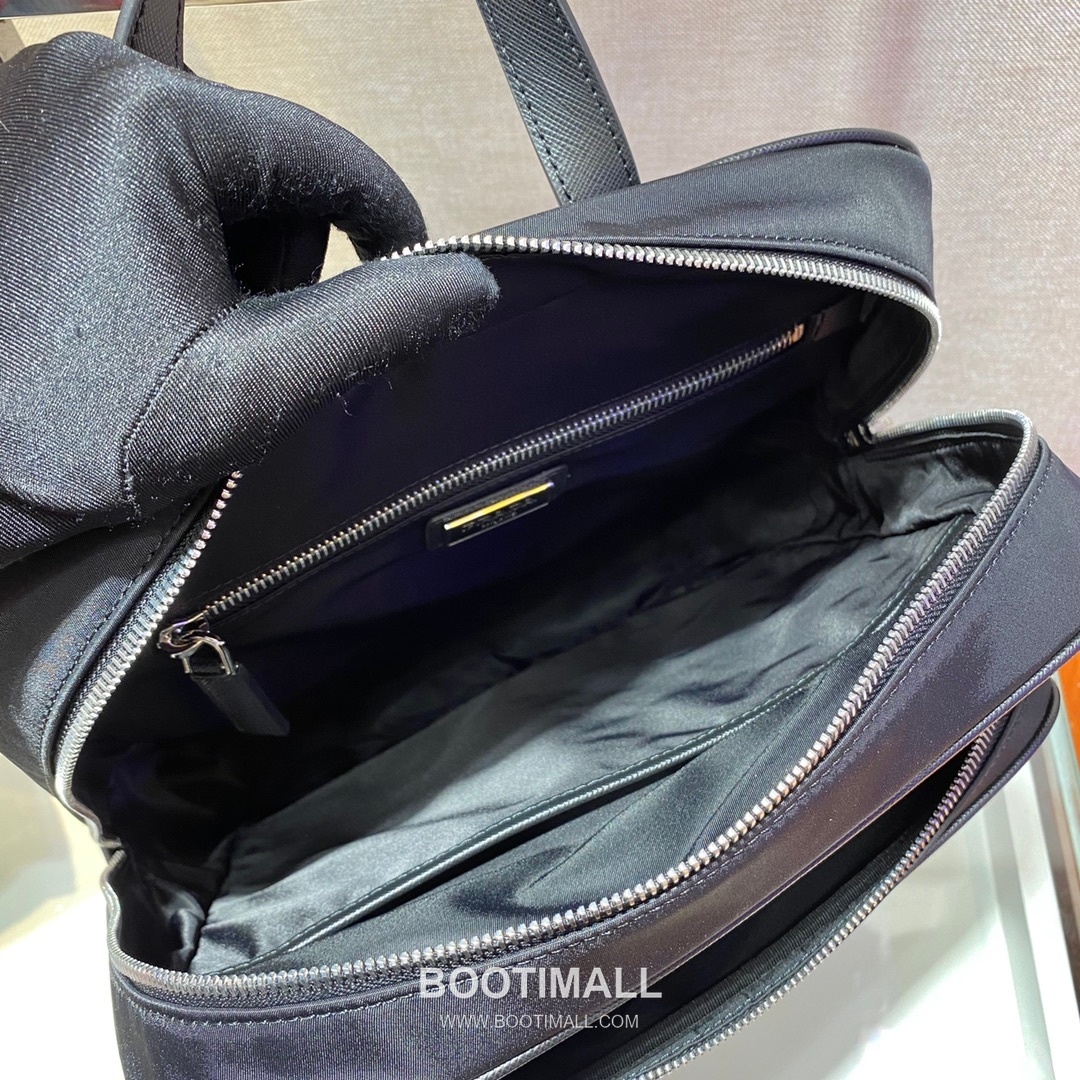 Prada Nylon Saffiano Leather Backpack with Multi Zip Pockets and Triangle Logo 프라다 나일론 사피아노 레더 멀티 지퍼포켓 삼각로고 백팩 2VZ064 26cm 9