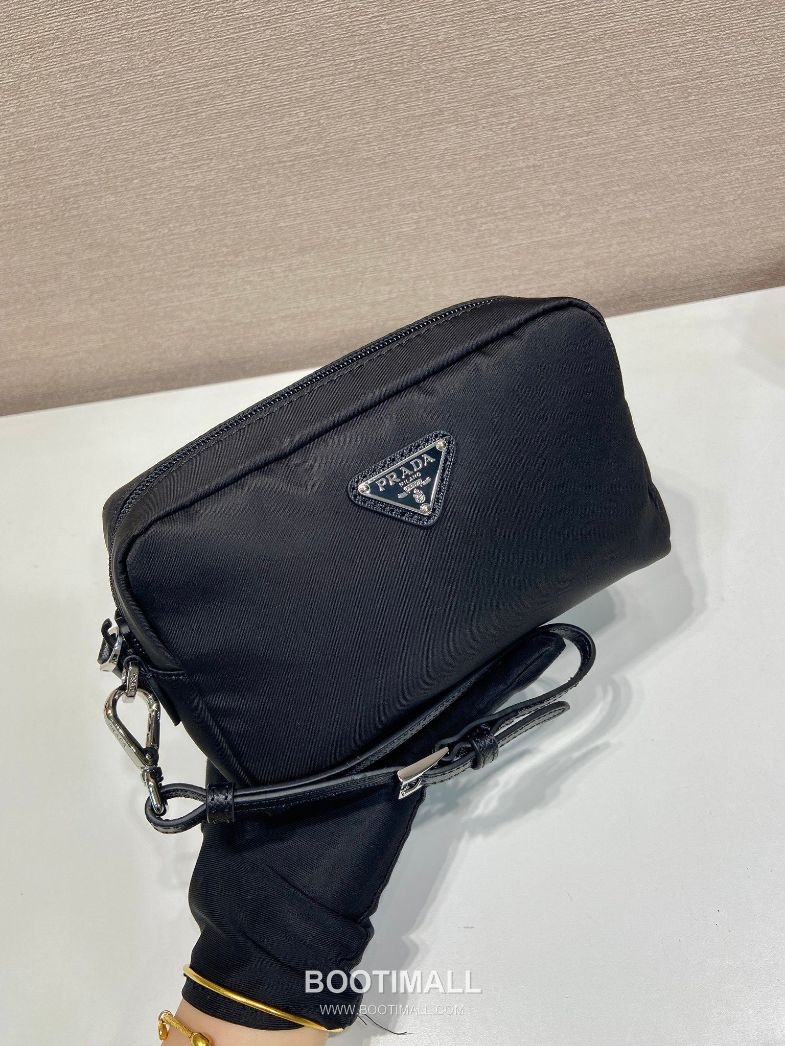 Prada Re-Nylon Clutch Bag with Leather Wrist Strap and Triangle Logo 프라다 리나일론 레더 손목 스트랩 삼각로고 클러치백 1NS021 17cm 15