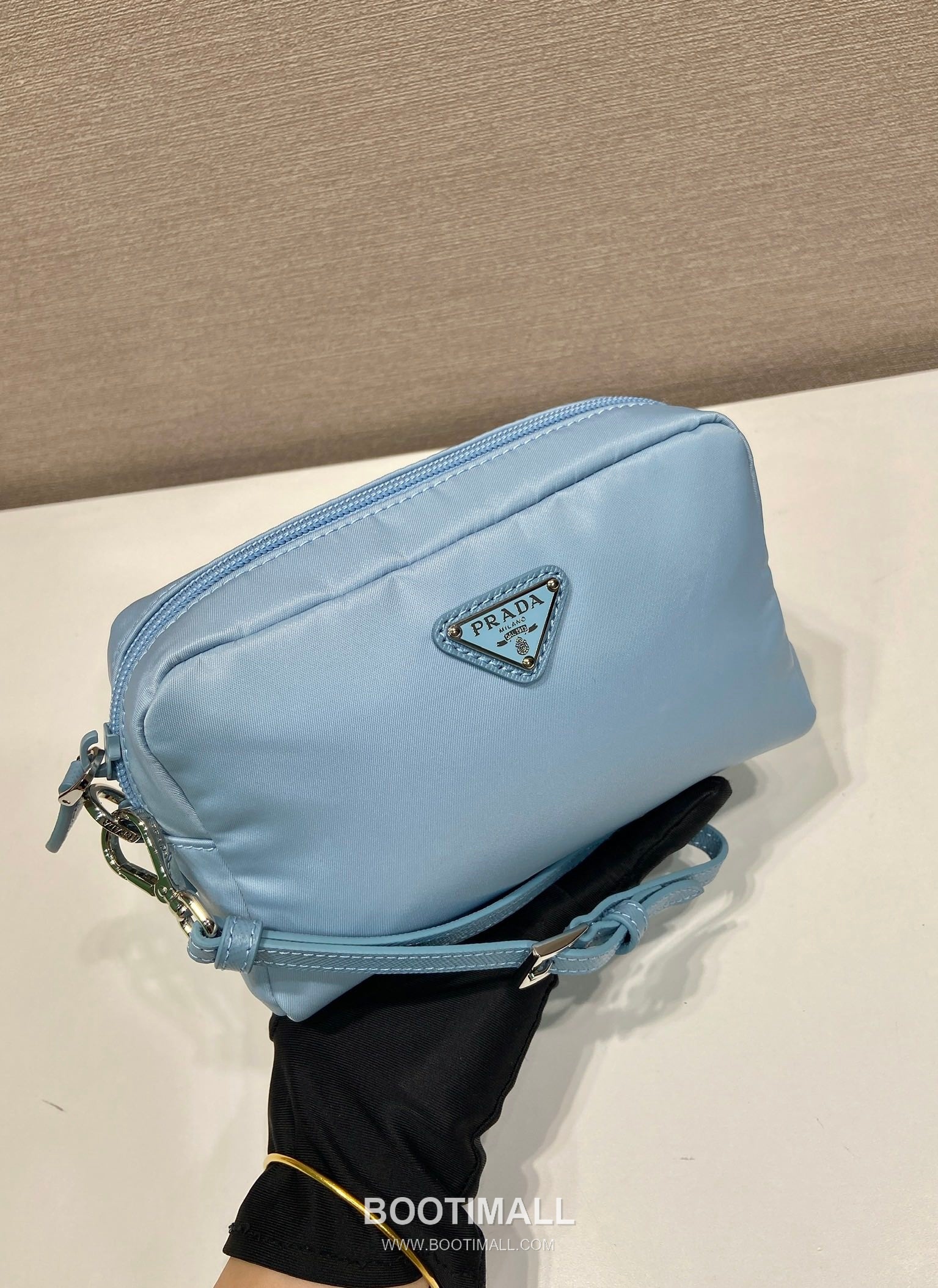 Prada Re-Nylon Clutch Bag with Leather Wrist Strap and Triangle Logo 프라다 리나일론 레더 손목 스트랩 삼각로고 클러치백 1NS021 17cm 4