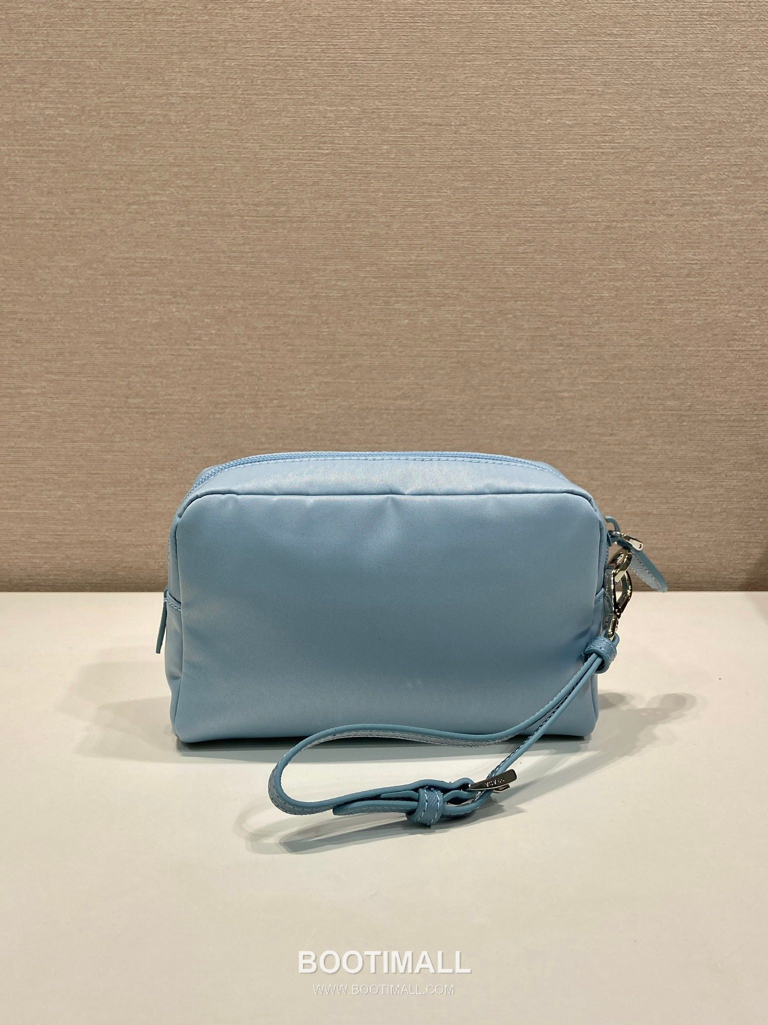 Prada Re-Nylon Clutch Bag with Leather Wrist Strap and Triangle Logo 프라다 리나일론 레더 손목 스트랩 삼각로고 클러치백 1NS021 17cm 6