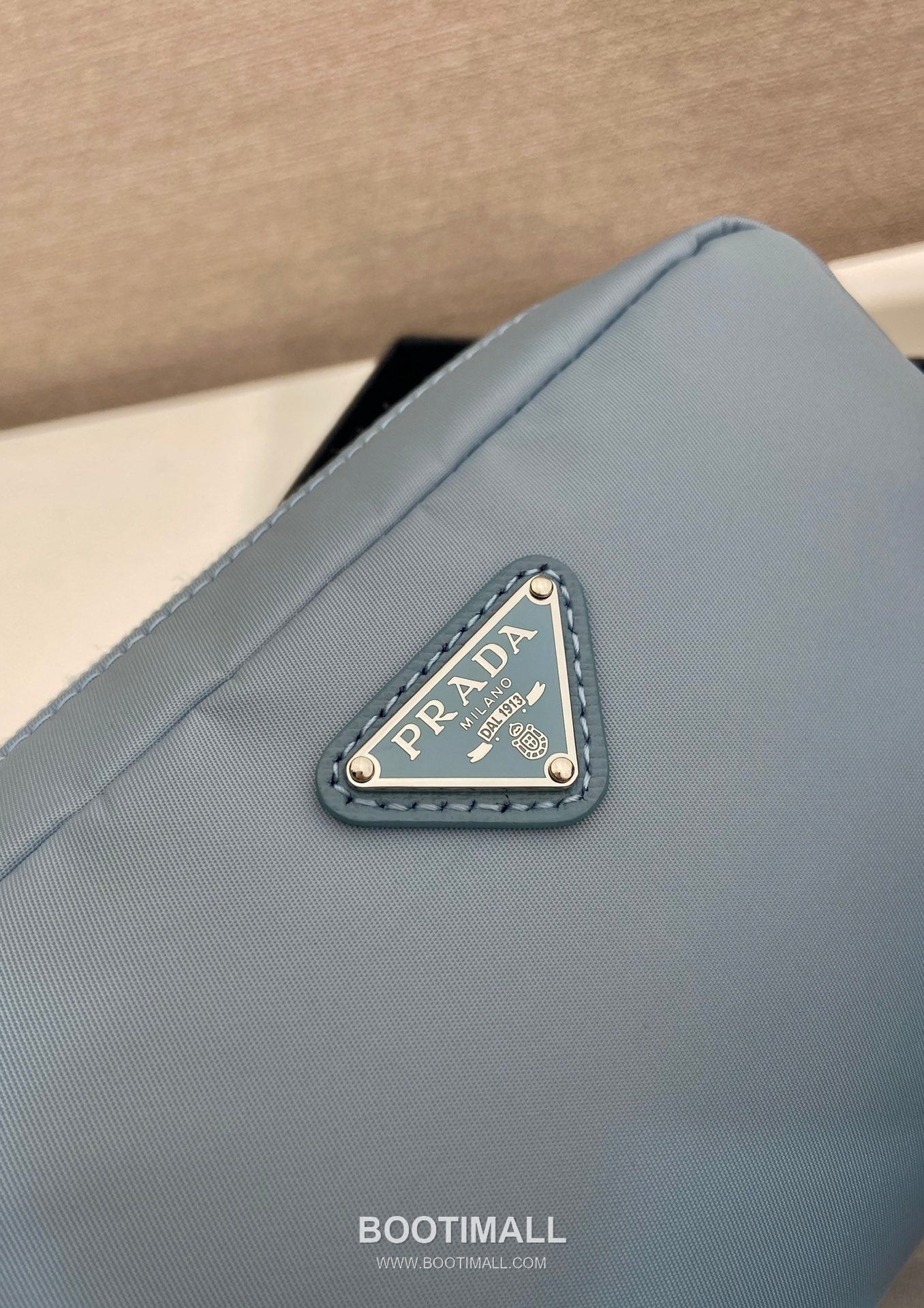 Prada Re-Nylon Clutch Bag with Leather Wrist Strap and Triangle Logo 프라다 리나일론 레더 손목 스트랩 삼각로고 클러치백 1NS021 17cm 7