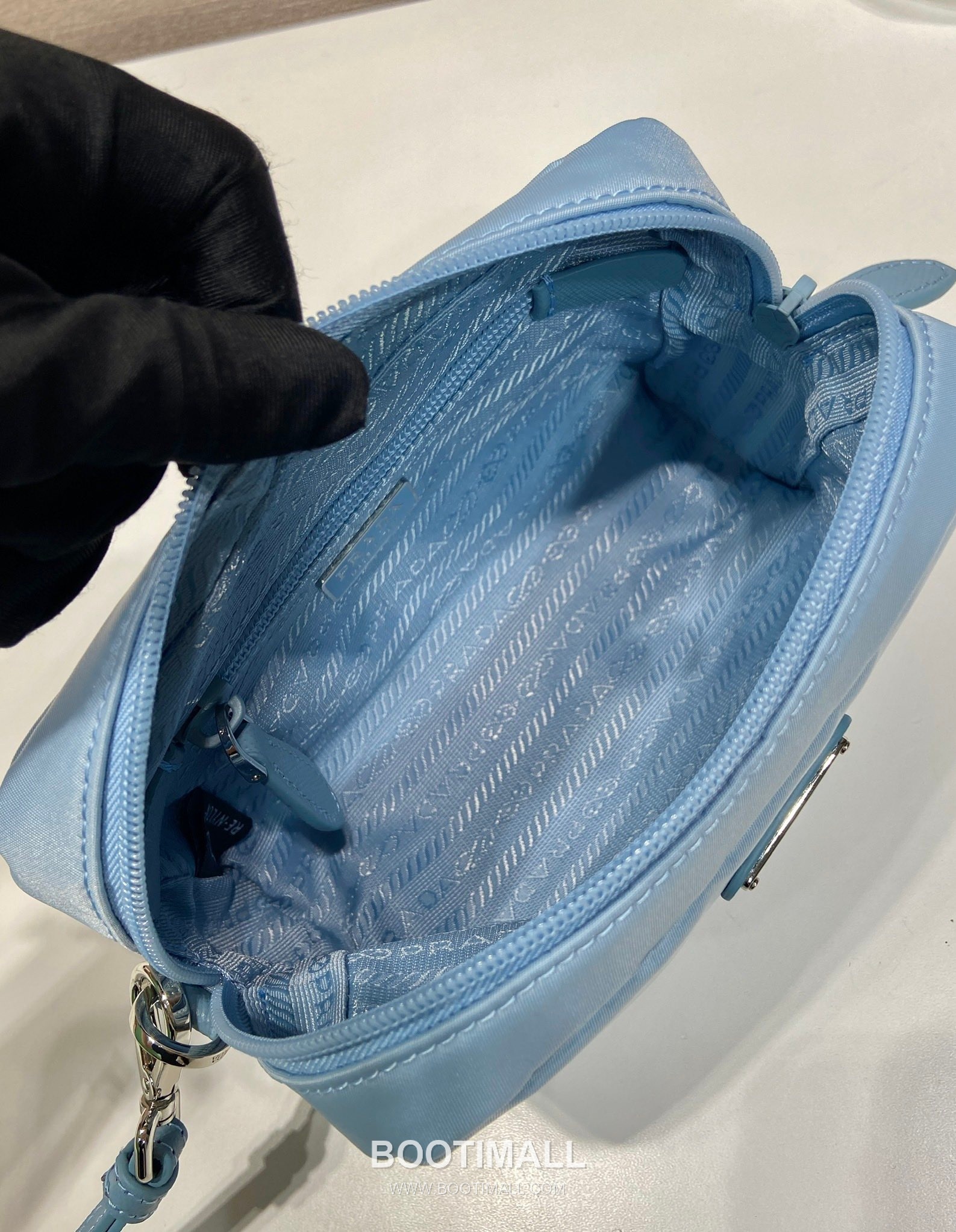 Prada Re-Nylon Clutch Bag with Leather Wrist Strap and Triangle Logo 프라다 리나일론 레더 손목 스트랩 삼각로고 클러치백 1NS021 17cm 8