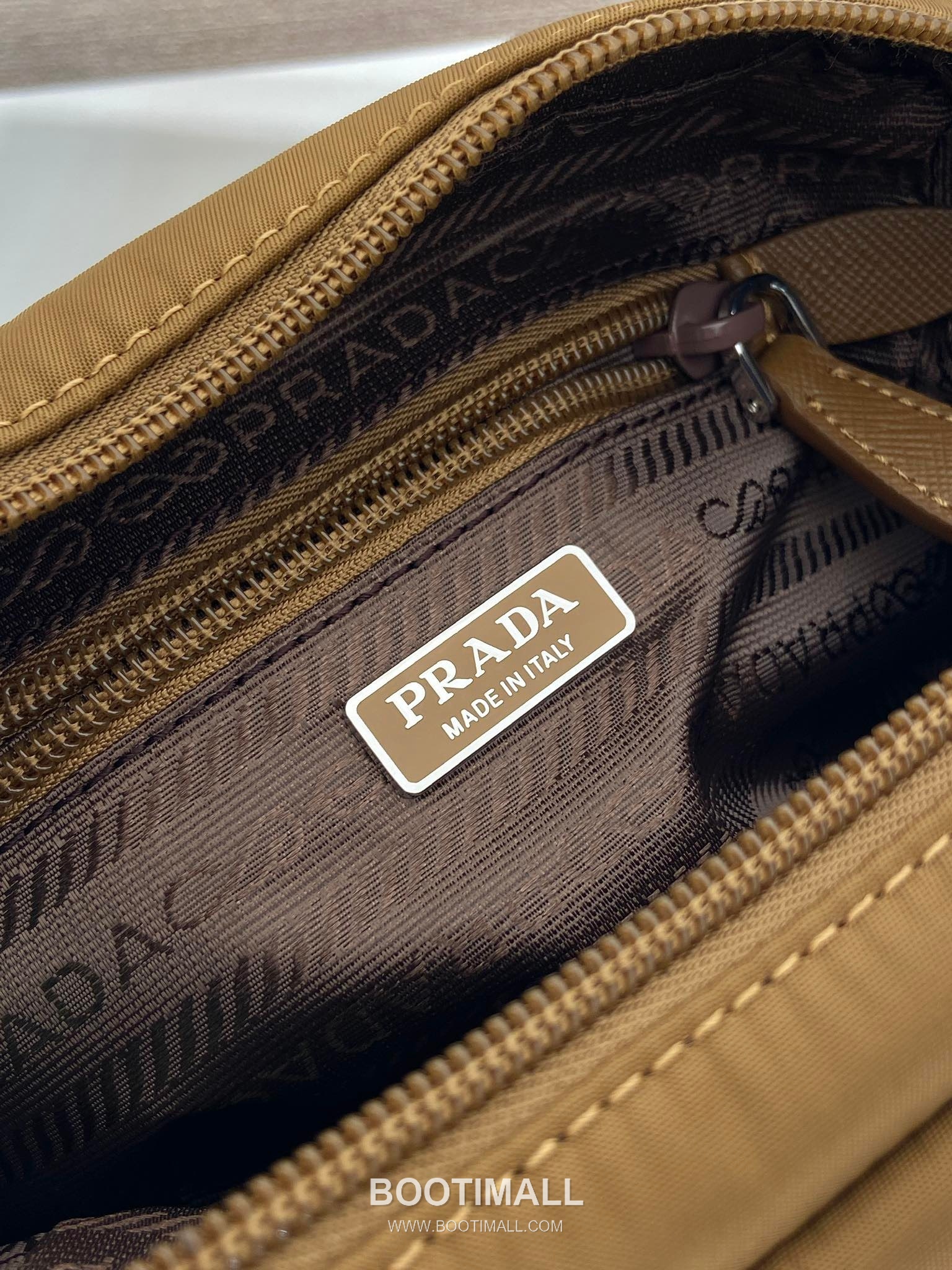 Prada Re-Nylon Clutch Bag with Leather Wrist Strap and Triangle Logo 프라다 리나일론 레더 손목 스트랩 삼각로고 클러치백 1NS021 17cm 9