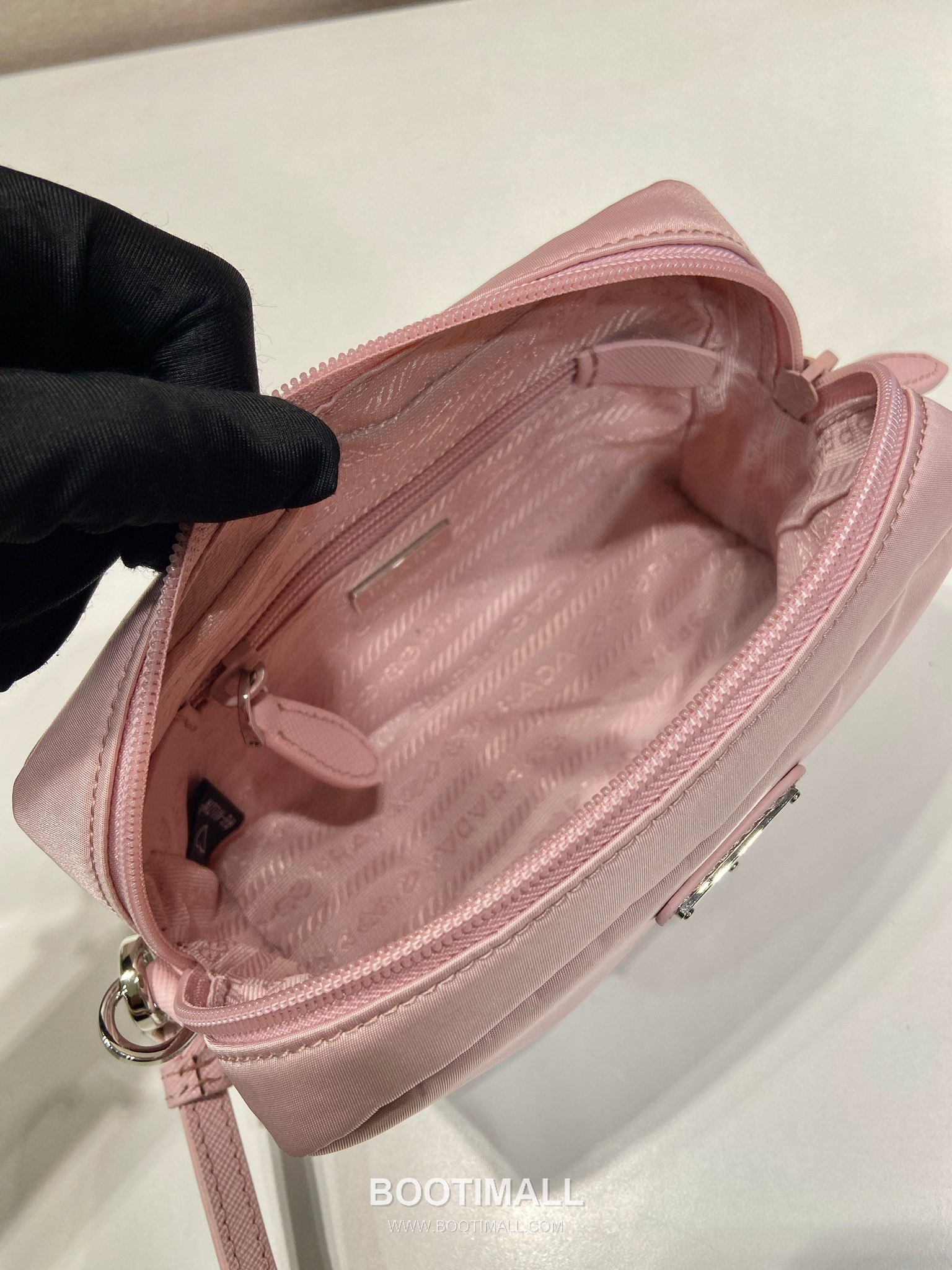 Prada Re-Nylon Clutch Bag with Leather Wrist Strap and Triangle Logo 프라다 리나일론 레더 손목 스트랩 삼각로고 클러치백 1NS021 17cm 8