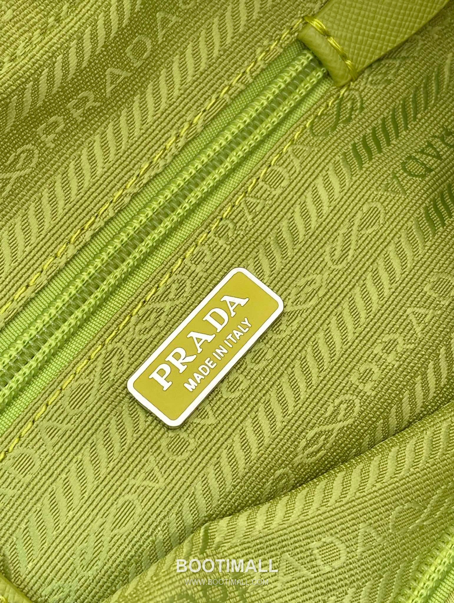 Prada Re-Nylon Clutch Bag with Leather Wrist Strap and Triangle Logo 프라다 리나일론 레더 손목 스트랩 삼각로고 클러치백 1NS021 17cm 9