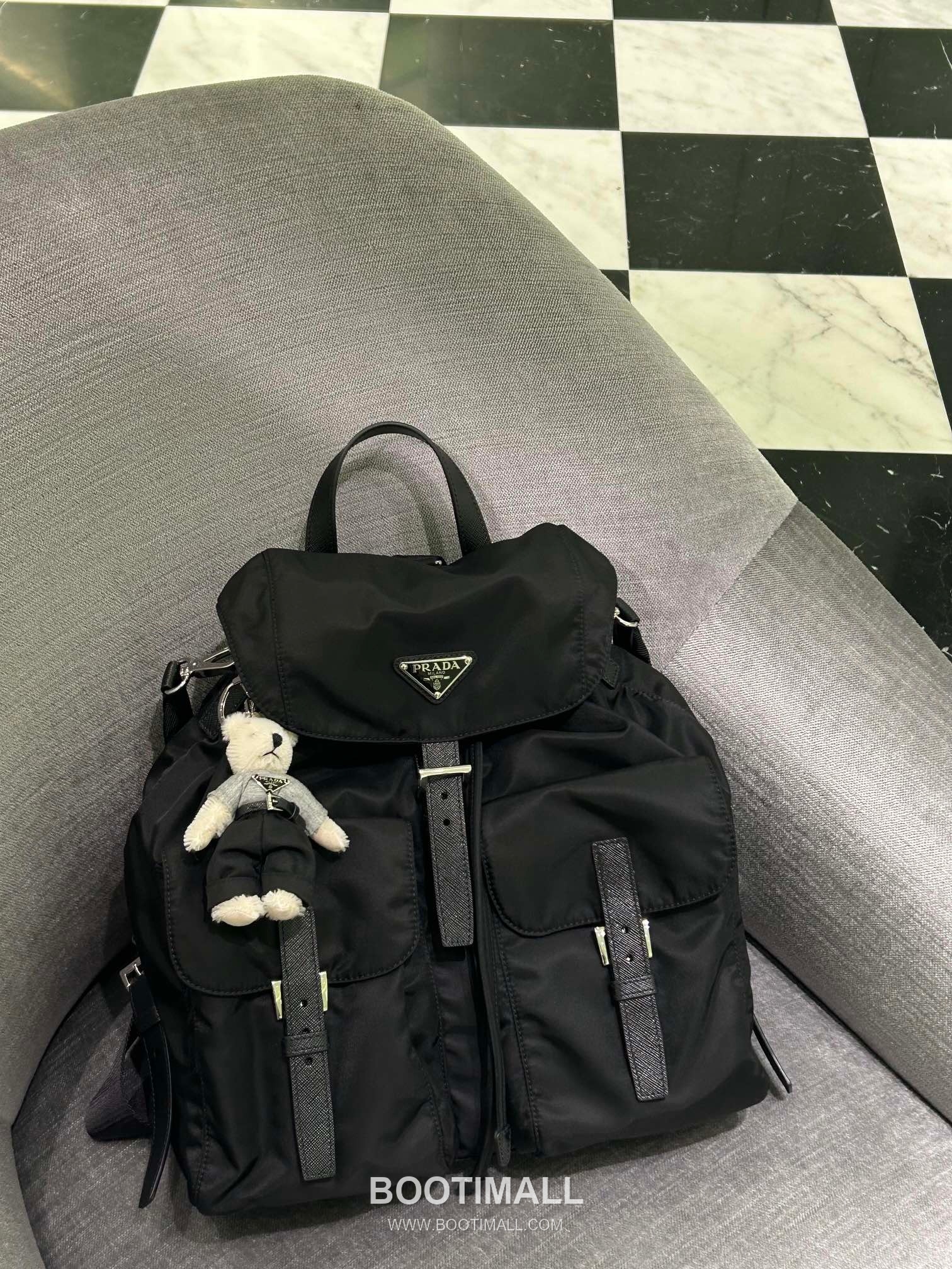 Prada Re-Nylon Backpack with Detachable Strap and Dual Carry Design 프라다 리나일론 탈부착 스트랩 듀얼 캐리 백팩 2VZ110A 34cm 3