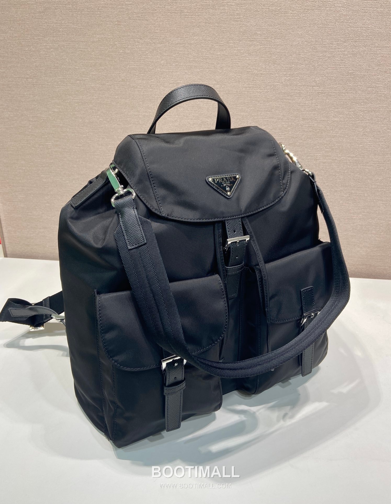 Prada Re-Nylon Backpack with Detachable Strap and Dual Carry Design 프라다 리나일론 탈부착 스트랩 듀얼 캐리 백팩 2VZ110A 34cm 9