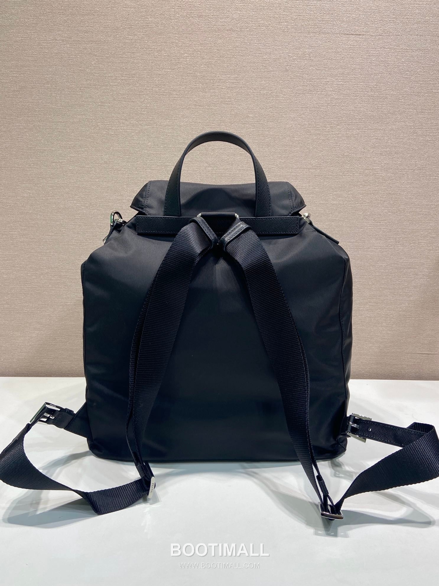 Prada Re-Nylon Backpack with Detachable Strap and Dual Carry Design 프라다 리나일론 탈부착 스트랩 듀얼 캐리 백팩 2VZ110A 34cm 11