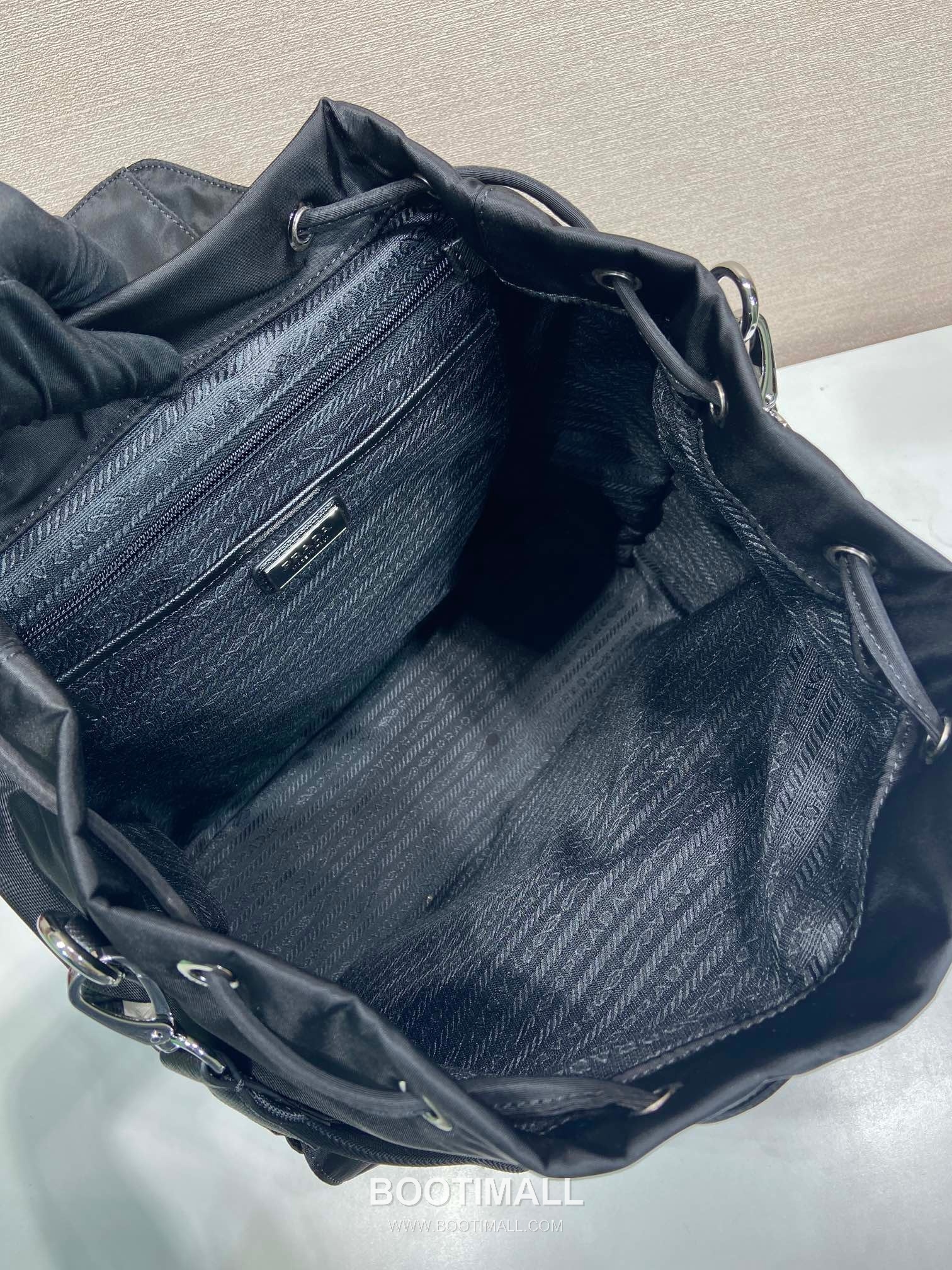 Prada Re-Nylon Backpack with Detachable Strap and Dual Carry Design 프라다 리나일론 탈부착 스트랩 듀얼 캐리 백팩 2VZ110A 34cm 15