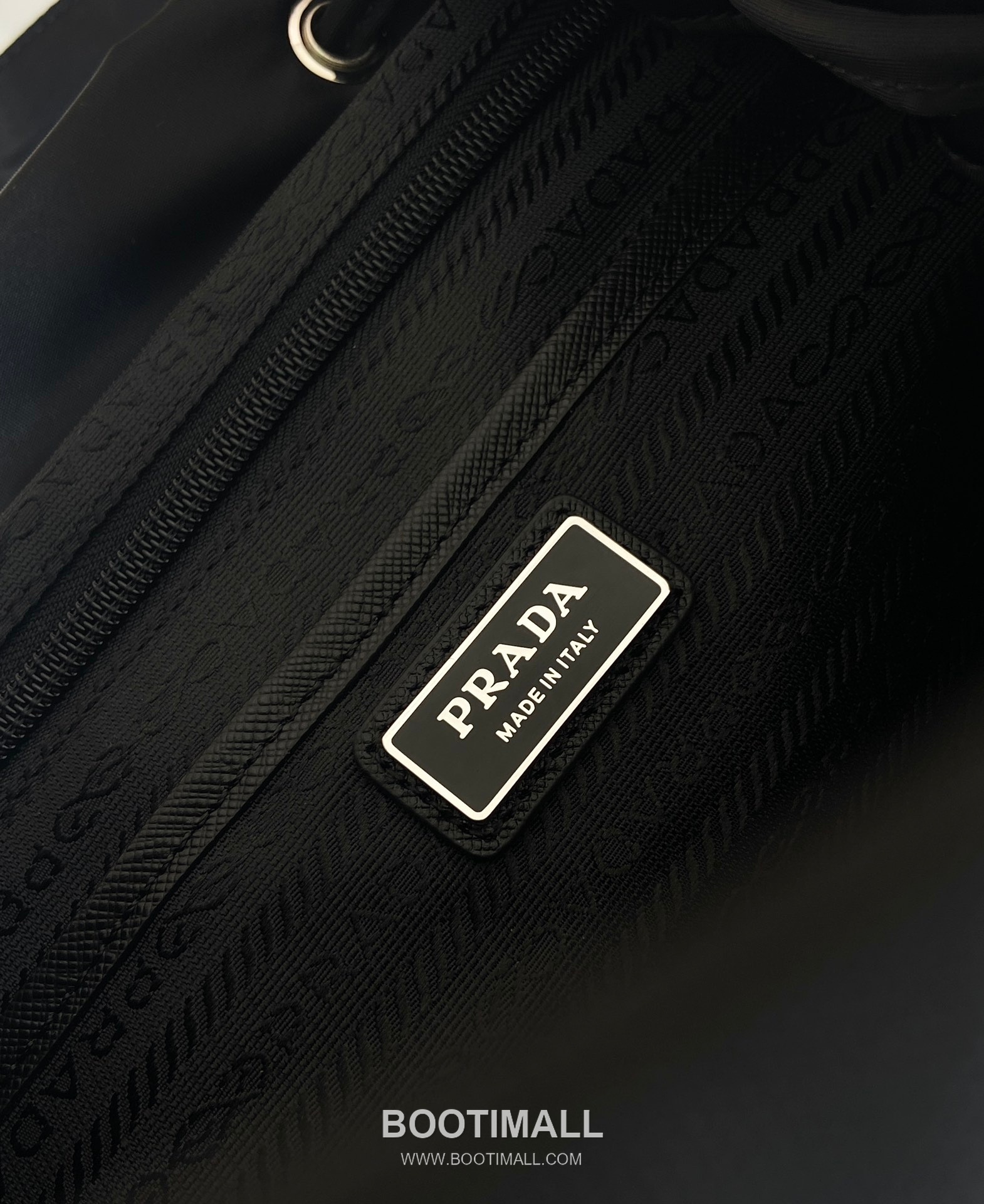 Prada Re-Nylon Backpack with Detachable Strap and Dual Carry Design 프라다 리나일론 탈부착 스트랩 듀얼 캐리 백팩 2VZ110A 34cm 16
