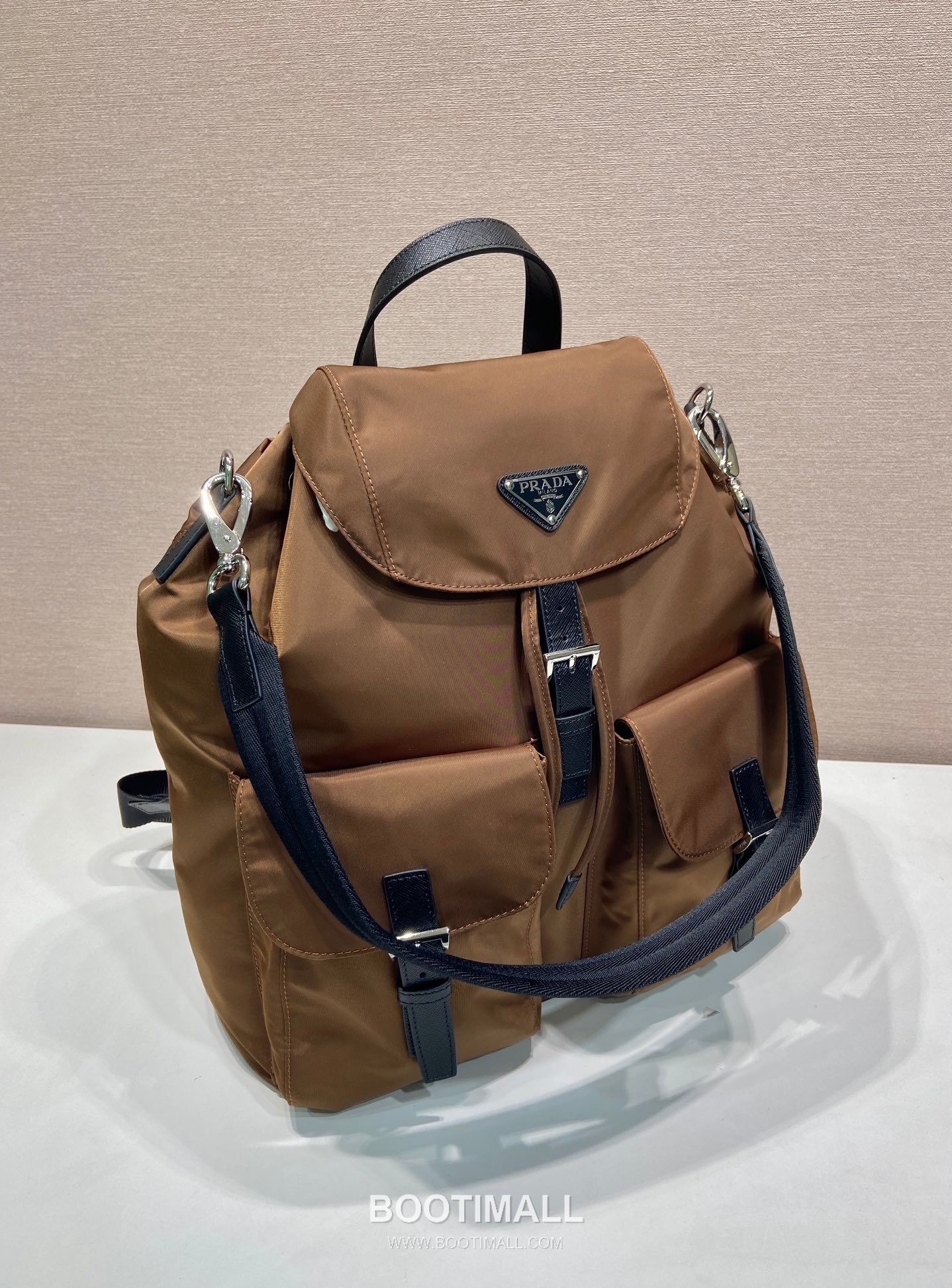 Prada Re-Nylon Backpack with Detachable Strap and Dual Carry Design 프라다 리나일론 탈부착 스트랩 듀얼 캐리 백팩 2VZ110A 34cm 3