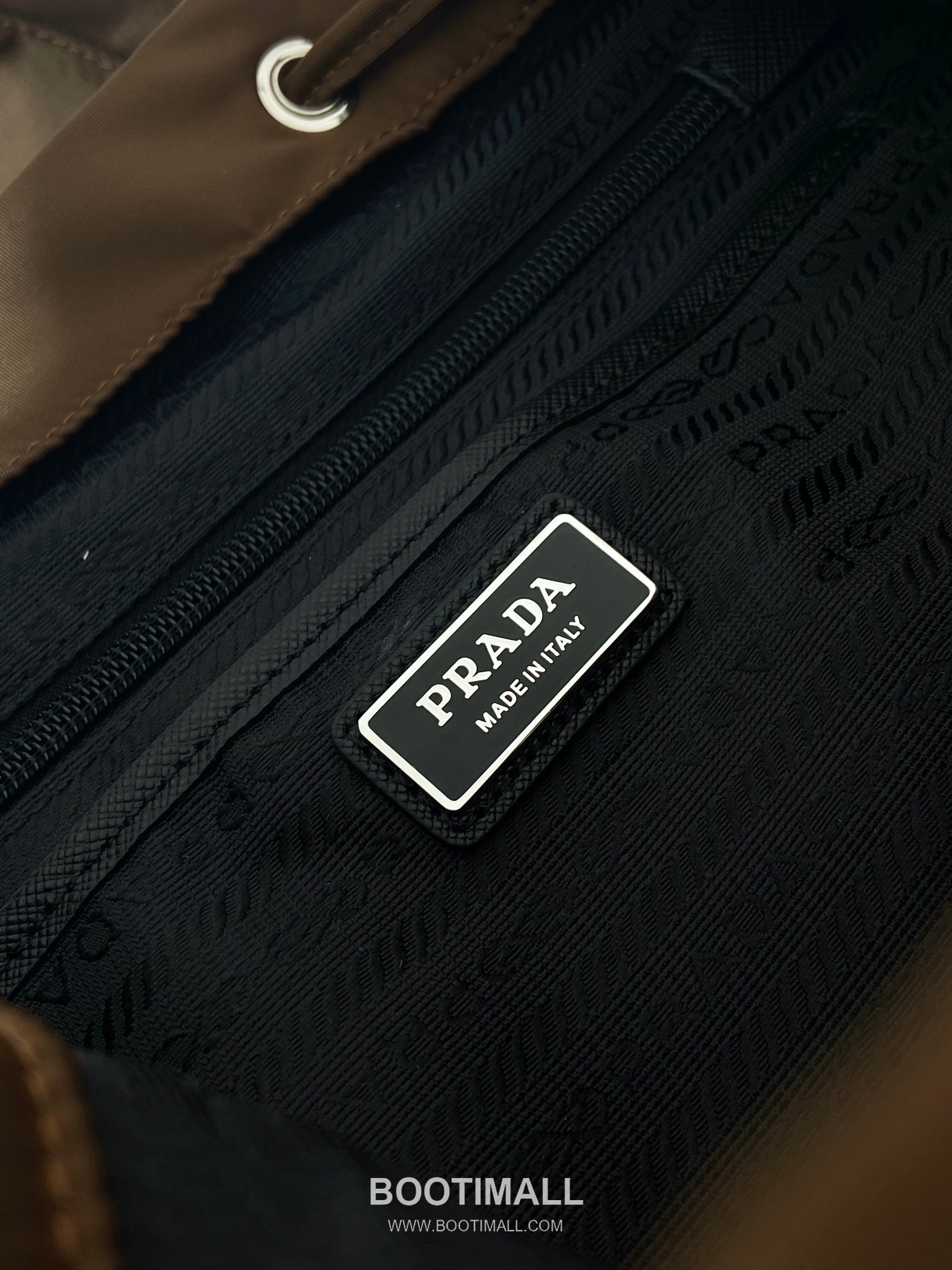 Prada Re-Nylon Backpack with Detachable Strap and Dual Carry Design 프라다 리나일론 탈부착 스트랩 듀얼 캐리 백팩 2VZ110A 34cm 9