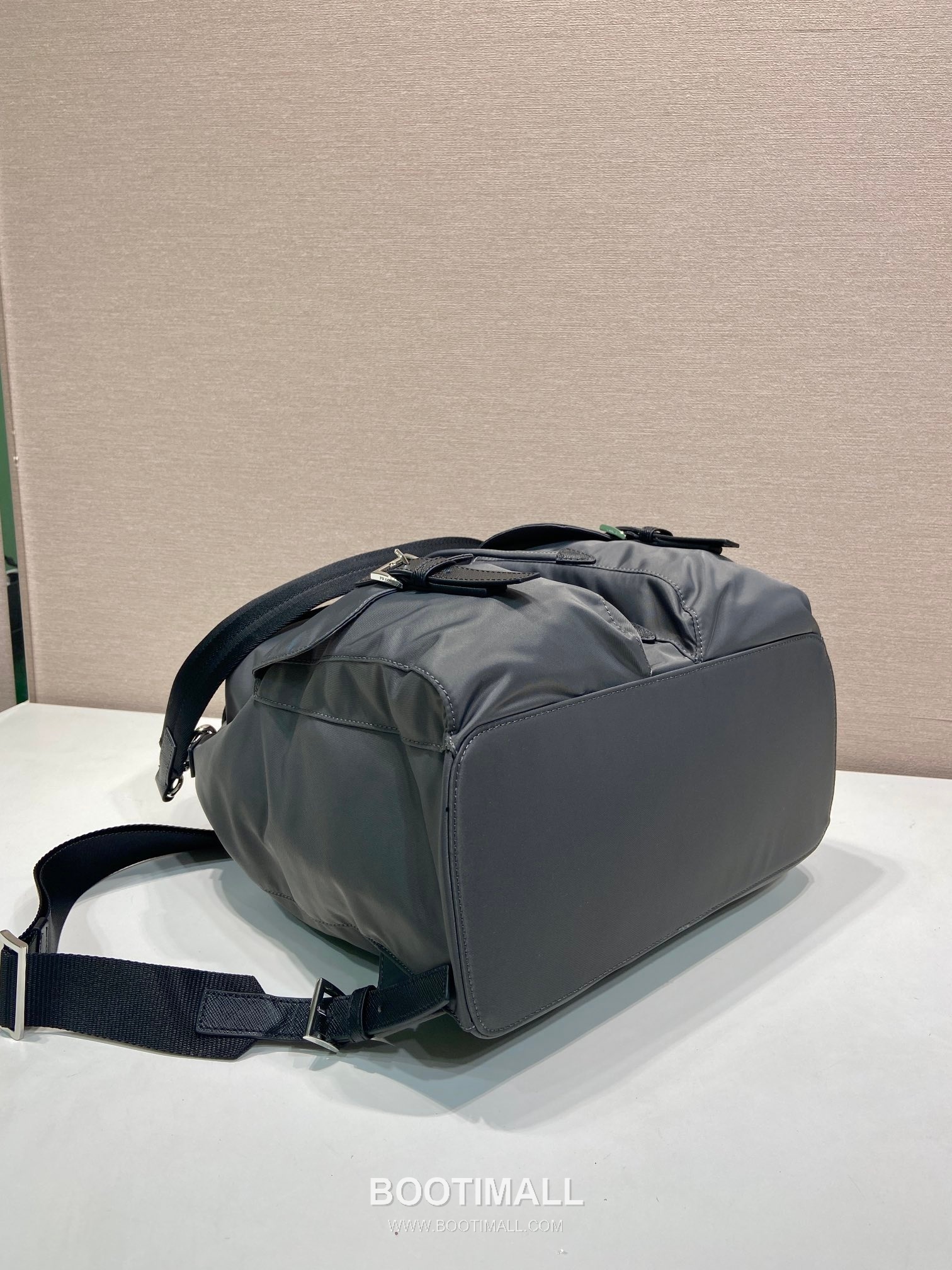 Prada Re-Nylon Backpack with Detachable Strap and Dual Carry Design 프라다 리나일론 탈부착 스트랩 듀얼 캐리 백팩 2VZ110A 34cm 5