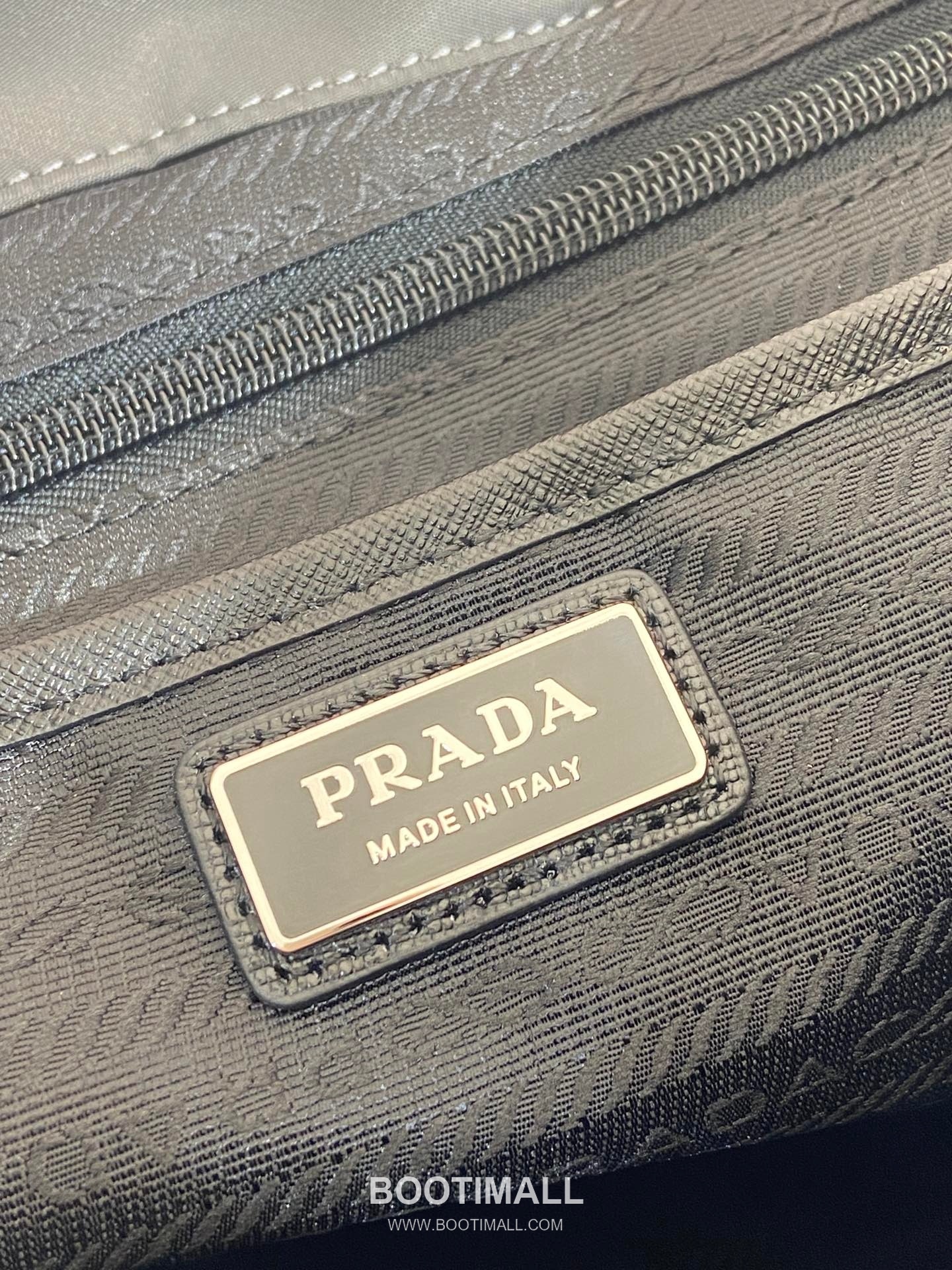 Prada Re-Nylon Backpack with Detachable Strap and Dual Carry Design 프라다 리나일론 탈부착 스트랩 듀얼 캐리 백팩 2VZ110A 34cm 9