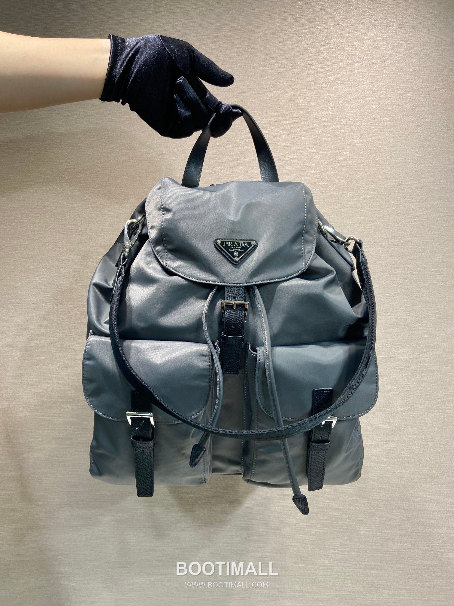 Prada Re-Nylon Backpack with Detachable Strap and Dual Carry Design 프라다 리나일론 탈부착 스트랩 듀얼 캐리 백팩 2VZ110A 34cm 12