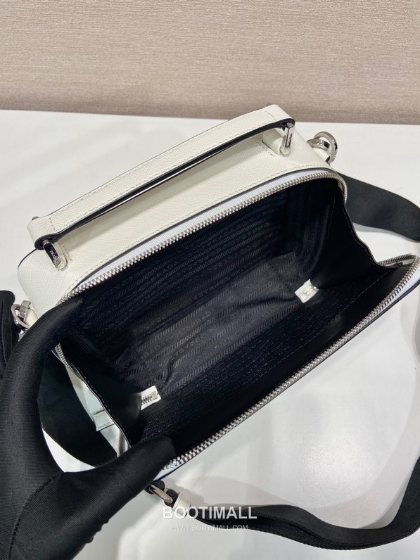 Prada Saffiano Leather Brique Bag with Top Handle and Nylon Strap 프라다 사피아노 레더 탑핸들 나일론 스트랩 브리크백 2VH069 22cm 8
