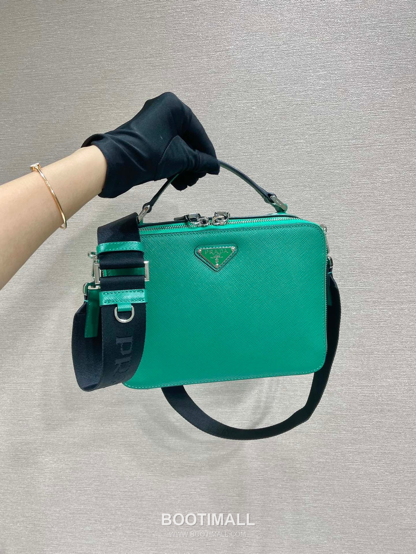 Prada Saffiano Leather Brique Bag with Top Handle and Nylon Strap 프라다 사피아노 레더 탑핸들 나일론 스트랩 브리크백 2VH069 22cm 1
