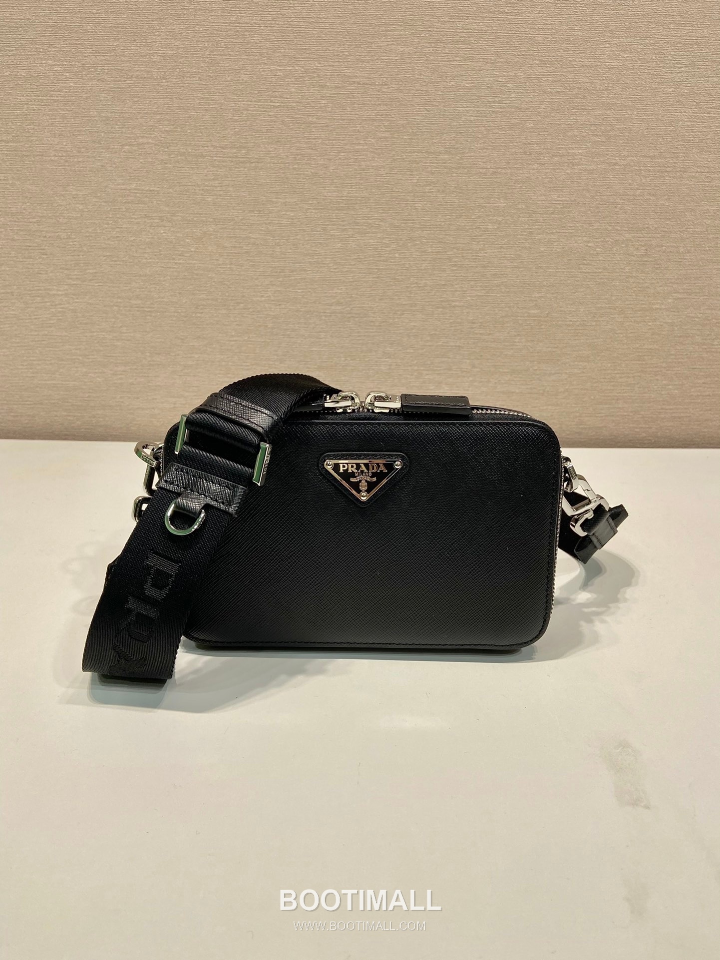 Prada Saffiano Leather Brique Messenger Bag with Adjustable Strap and Triangle Logo 프라다 사피아노 레더 삼각로고 조절 스트랩 브리크 메신저백 2VH173 19cm 2