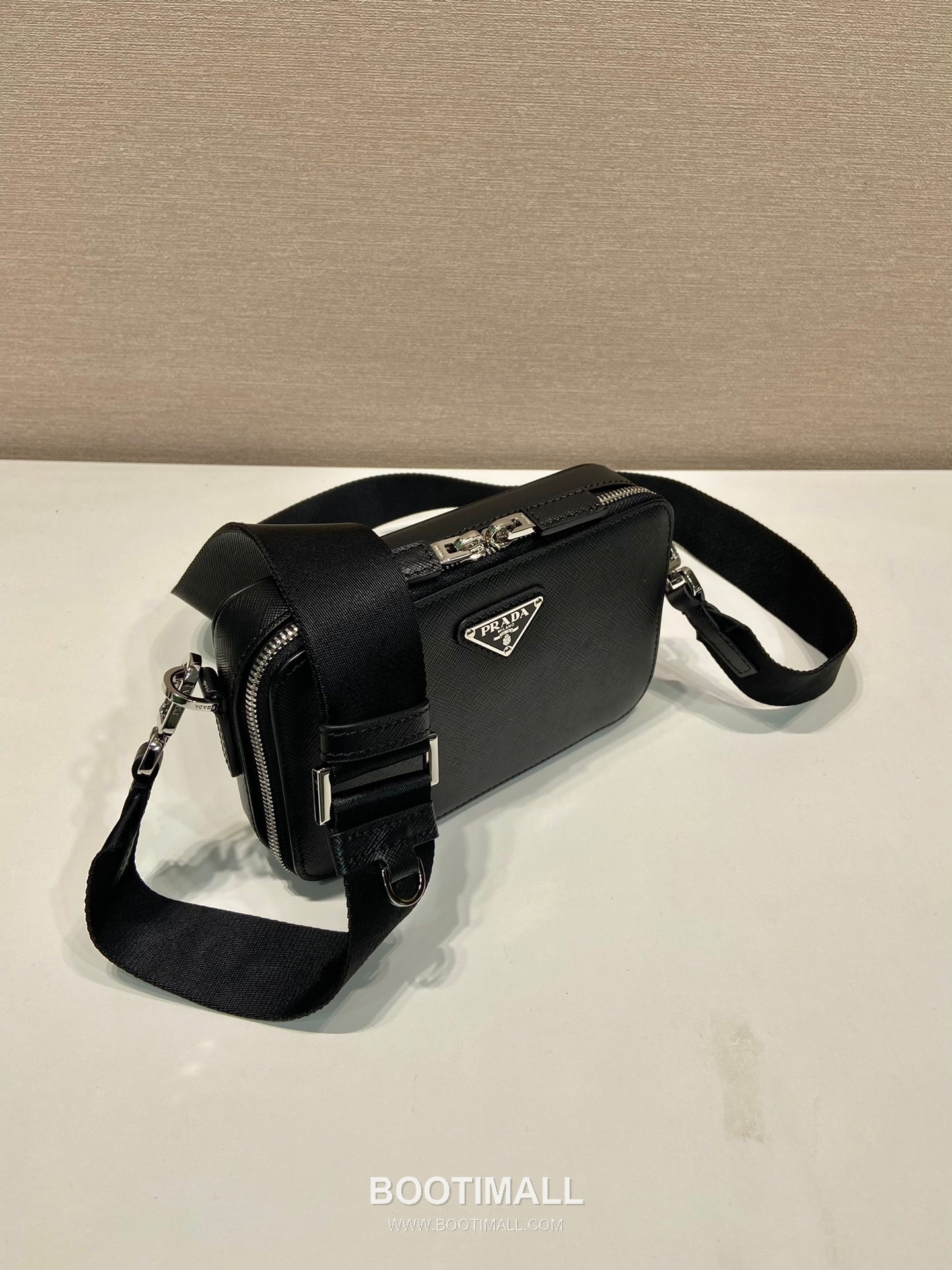 Prada Saffiano Leather Brique Messenger Bag with Adjustable Strap and Triangle Logo 프라다 사피아노 레더 삼각로고 조절 스트랩 브리크 메신저백 2VH173 19cm 4