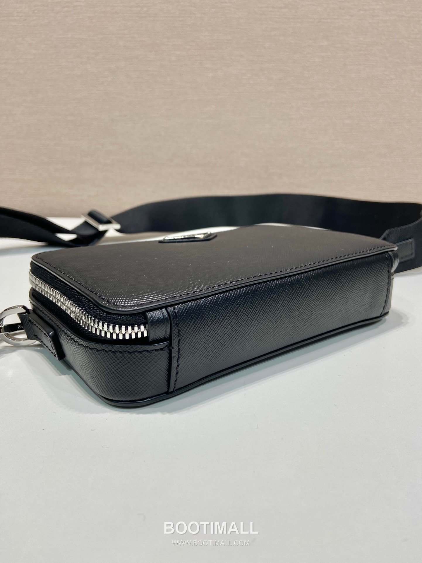 Prada Saffiano Leather Brique Messenger Bag with Adjustable Strap and Triangle Logo 프라다 사피아노 레더 삼각로고 조절 스트랩 브리크 메신저백 2VH173 19cm 6