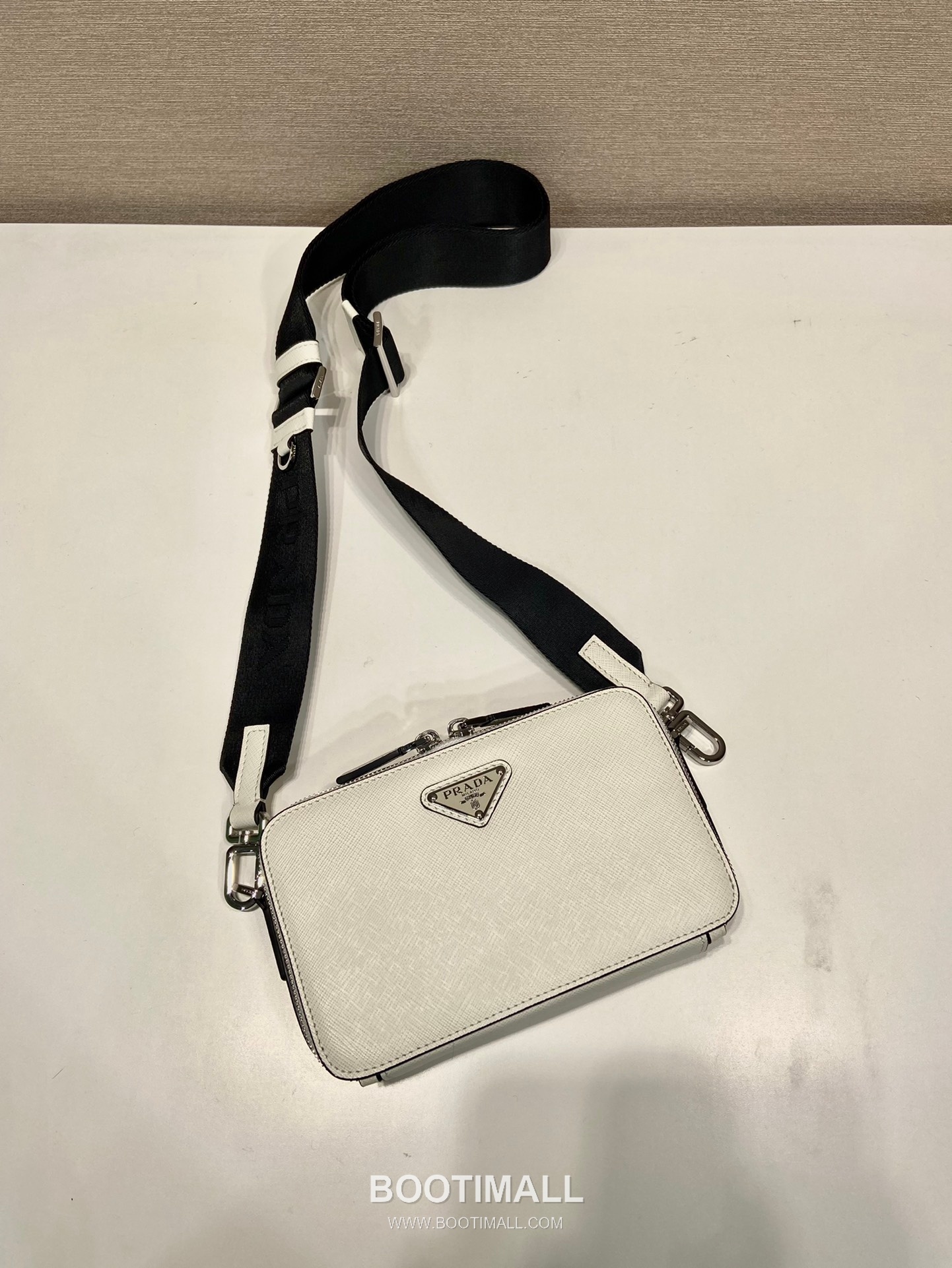 Prada Saffiano Leather Brique Messenger Bag with Adjustable Strap and Triangle Logo 프라다 사피아노 레더 삼각로고 조절 스트랩 브리크 메신저백 2VH173 19cm 4