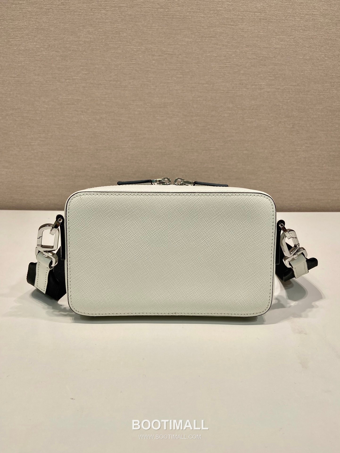 Prada Saffiano Leather Brique Messenger Bag with Adjustable Strap and Triangle Logo 프라다 사피아노 레더 삼각로고 조절 스트랩 브리크 메신저백 2VH173 19cm 5