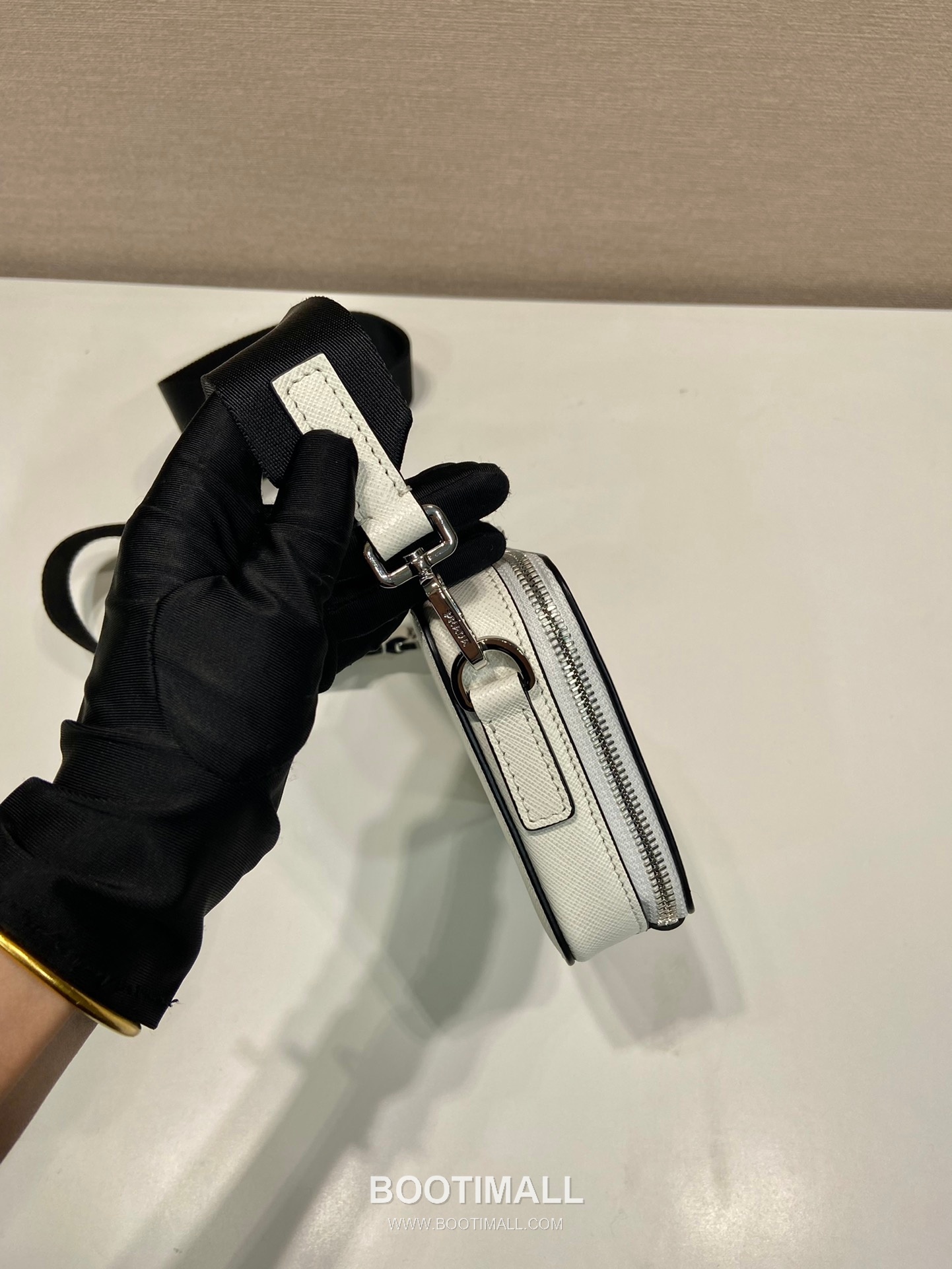 Prada Saffiano Leather Brique Messenger Bag with Adjustable Strap and Triangle Logo 프라다 사피아노 레더 삼각로고 조절 스트랩 브리크 메신저백 2VH173 19cm 7