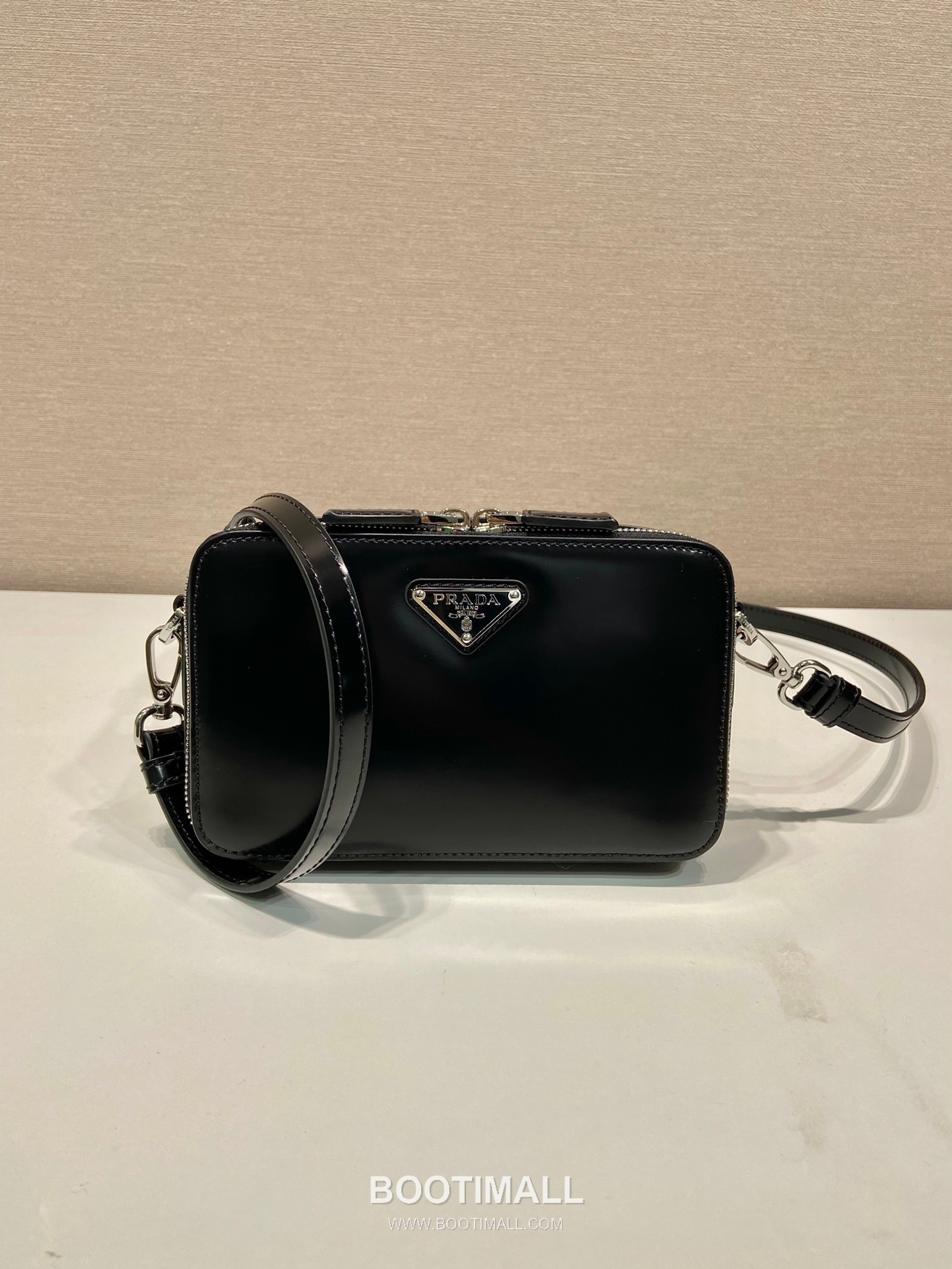 Prada Saffiano Leather Brique Messenger Bag with Adjustable Strap and Triangle Logo 프라다 사피아노 레더 삼각로고 조절 스트랩 브리크 메신저백 2VH173 19cm 2