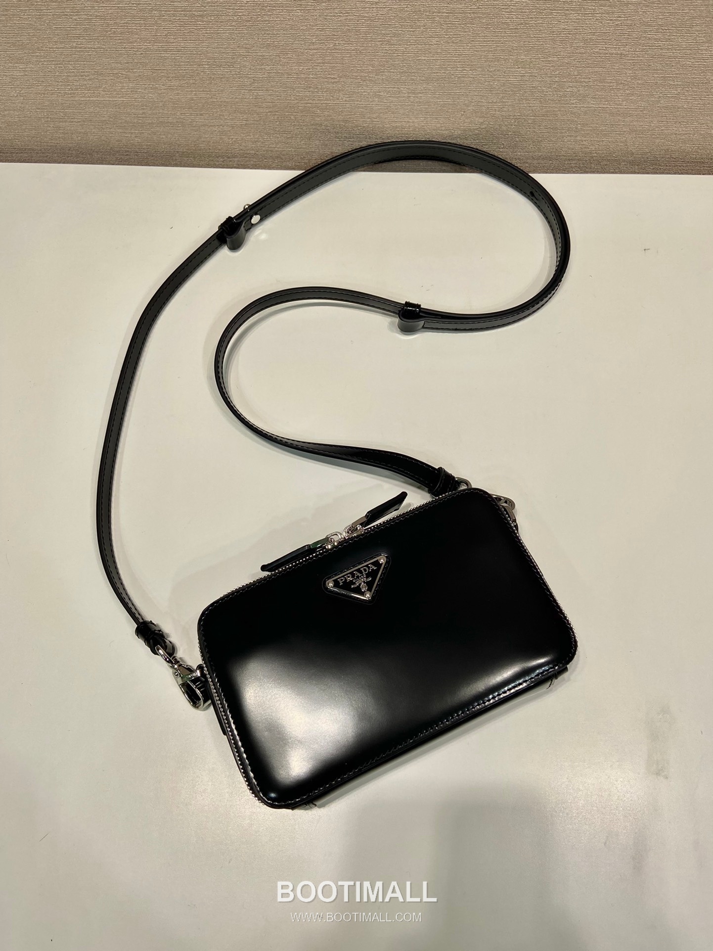 Prada Saffiano Leather Brique Messenger Bag with Adjustable Strap and Triangle Logo 프라다 사피아노 레더 삼각로고 조절 스트랩 브리크 메신저백 2VH173 19cm 4