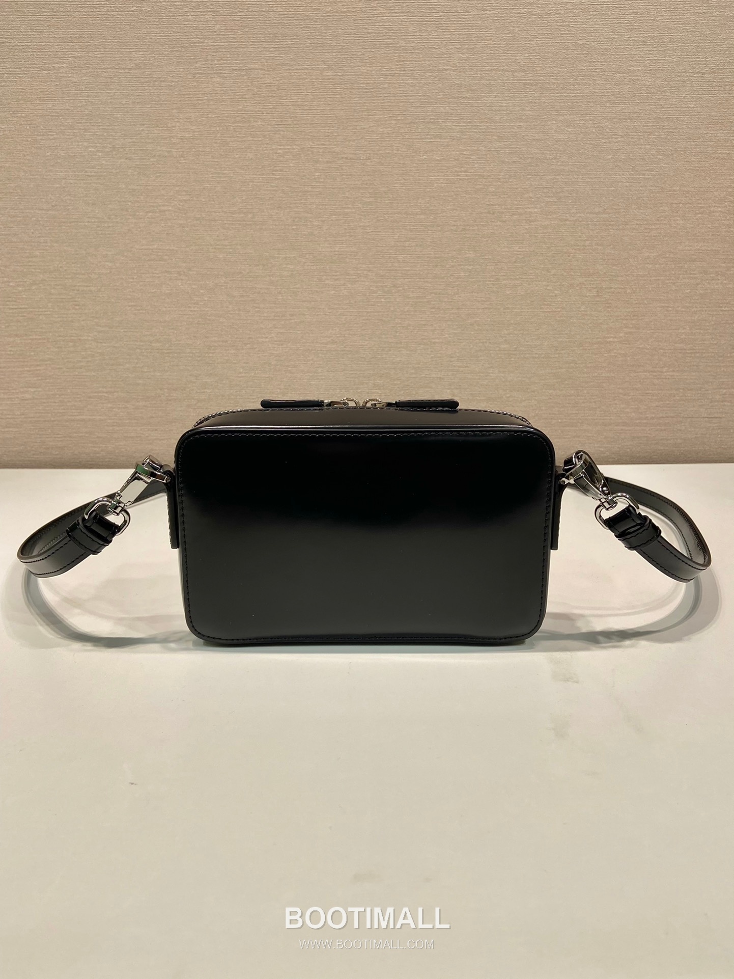 Prada Saffiano Leather Brique Messenger Bag with Adjustable Strap and Triangle Logo 프라다 사피아노 레더 삼각로고 조절 스트랩 브리크 메신저백 2VH173 19cm 5